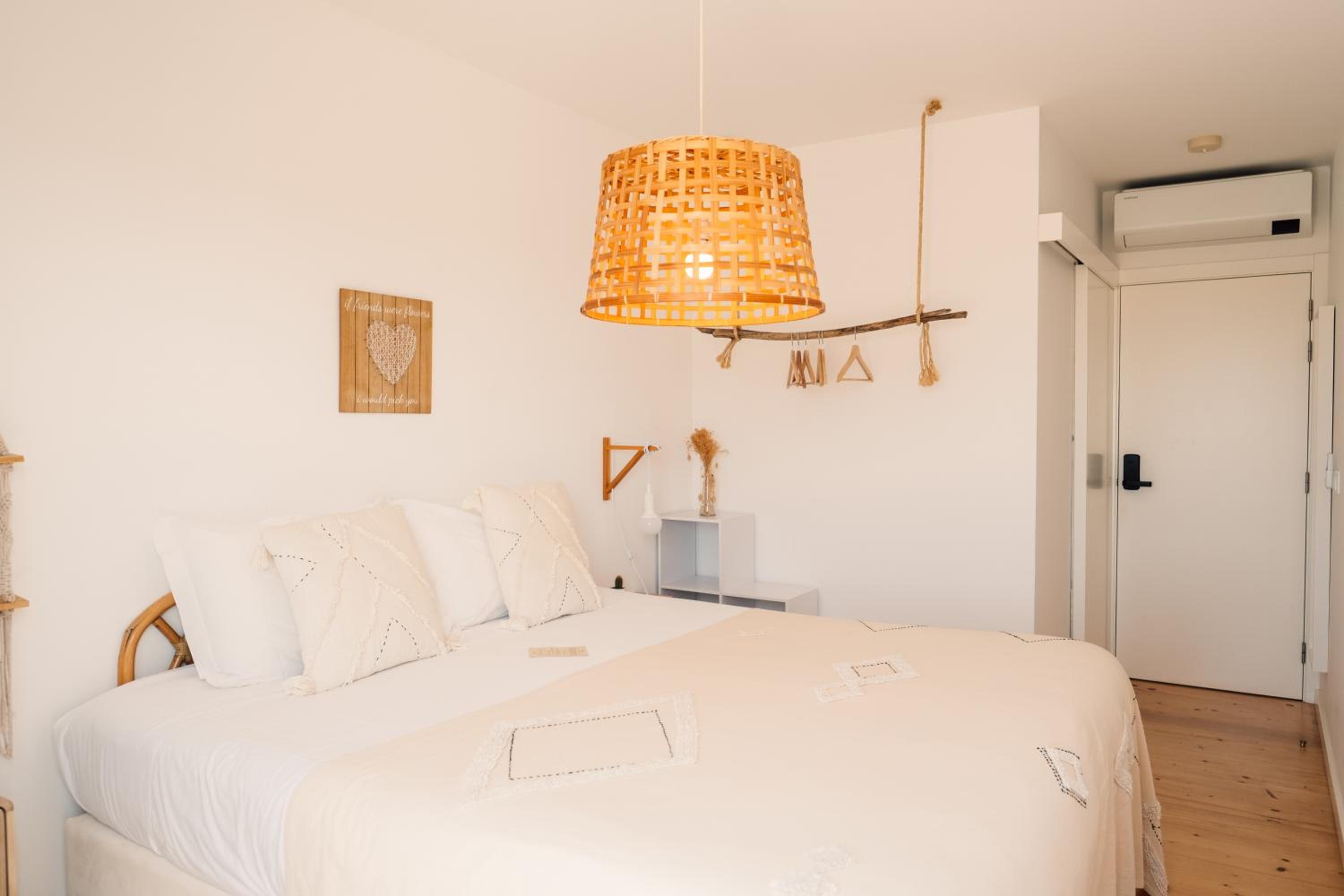 Standard Double or Twin Room with Sea View - Photo 4