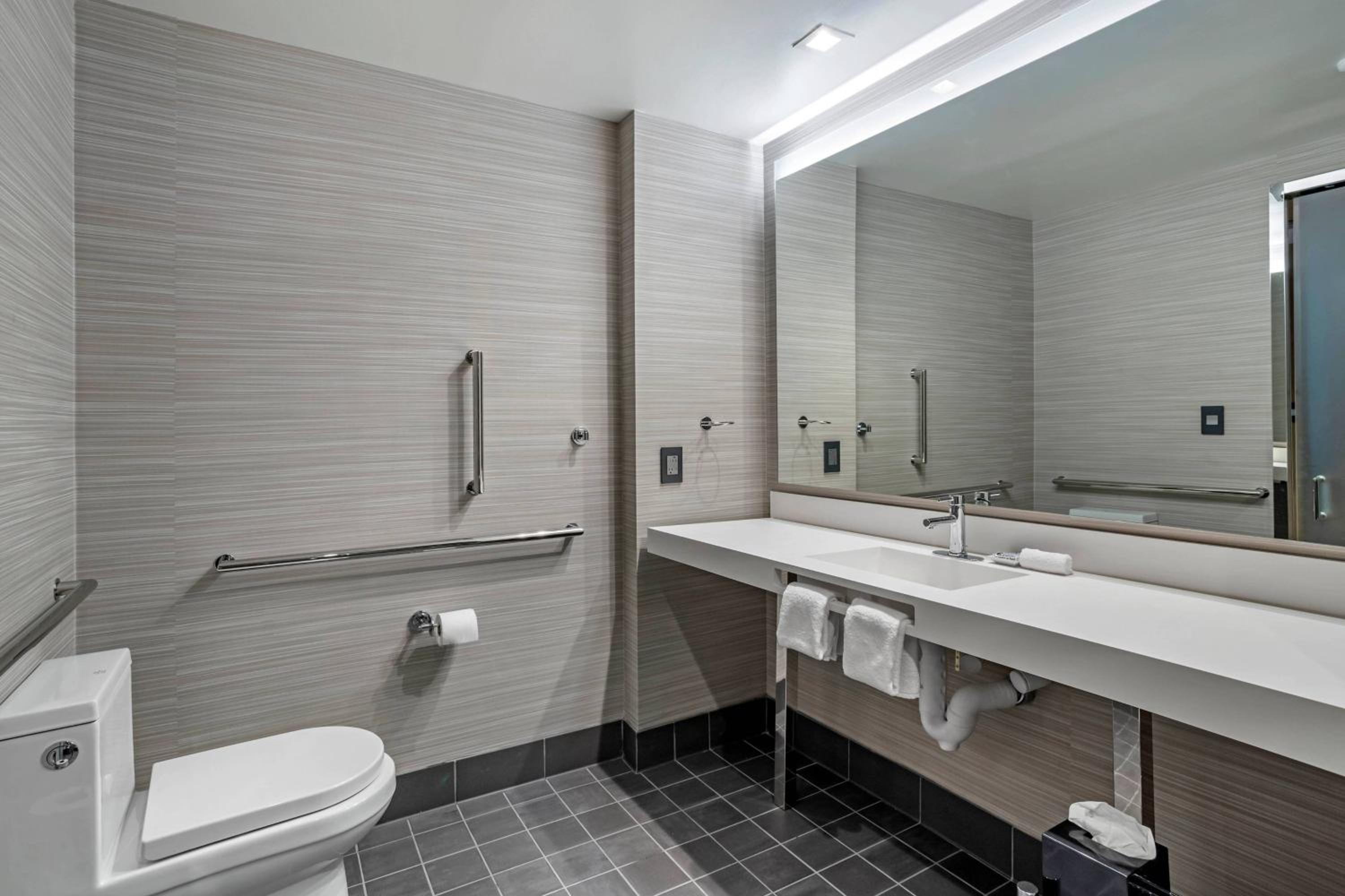 Guest Room, 1 King - Photo 7