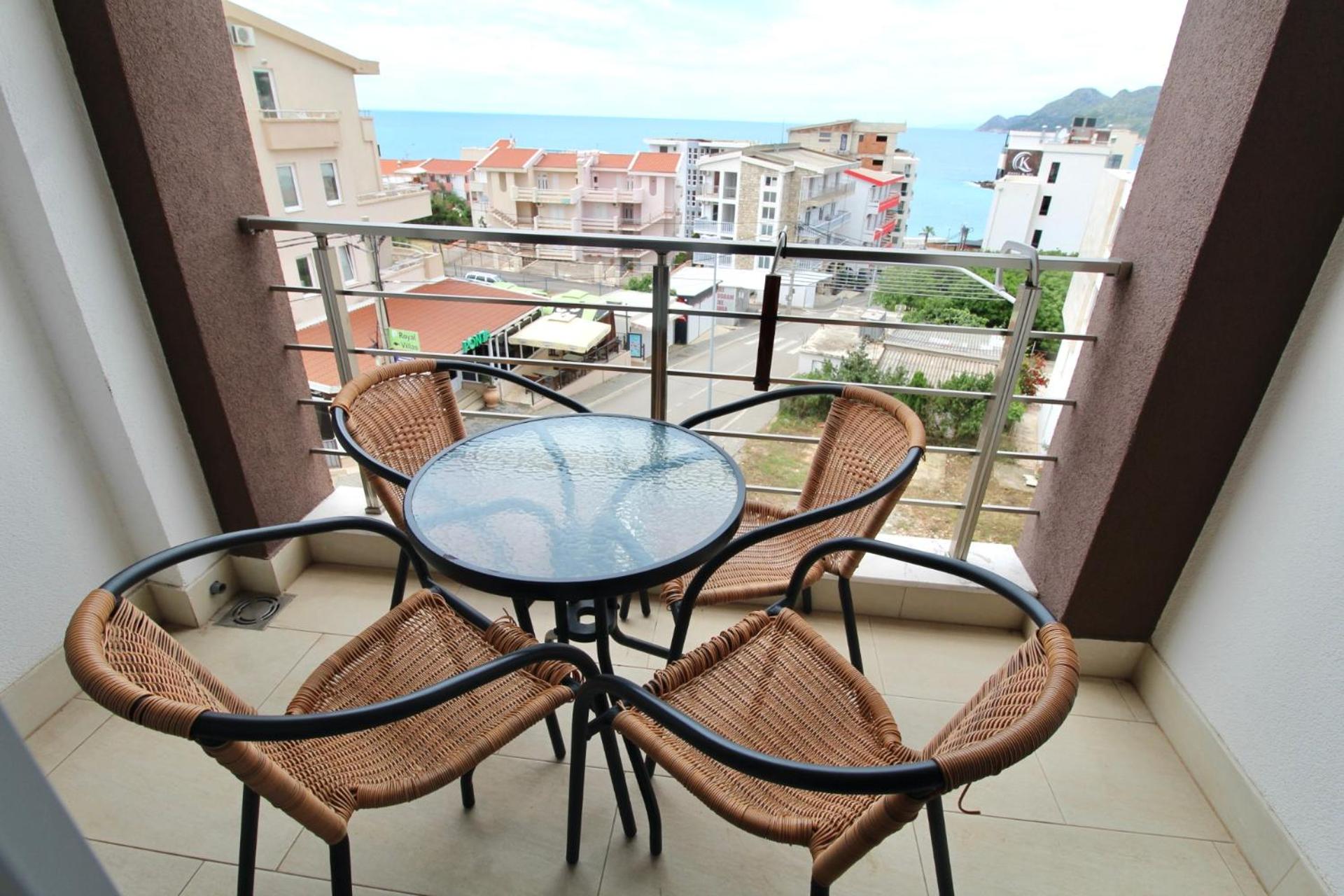 Apartment with Terrace photo 2