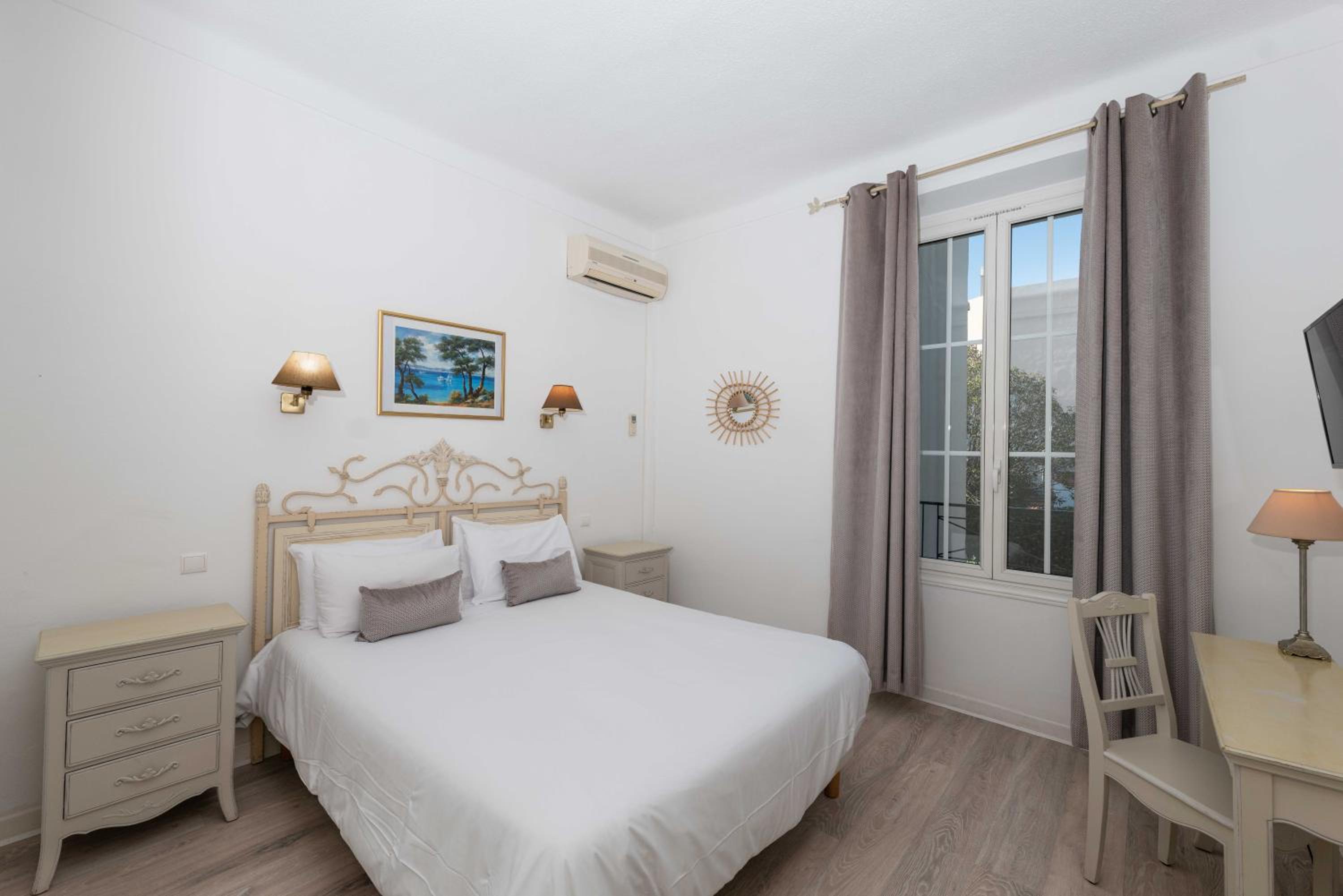 Large Superior Double Room  - Photo 7