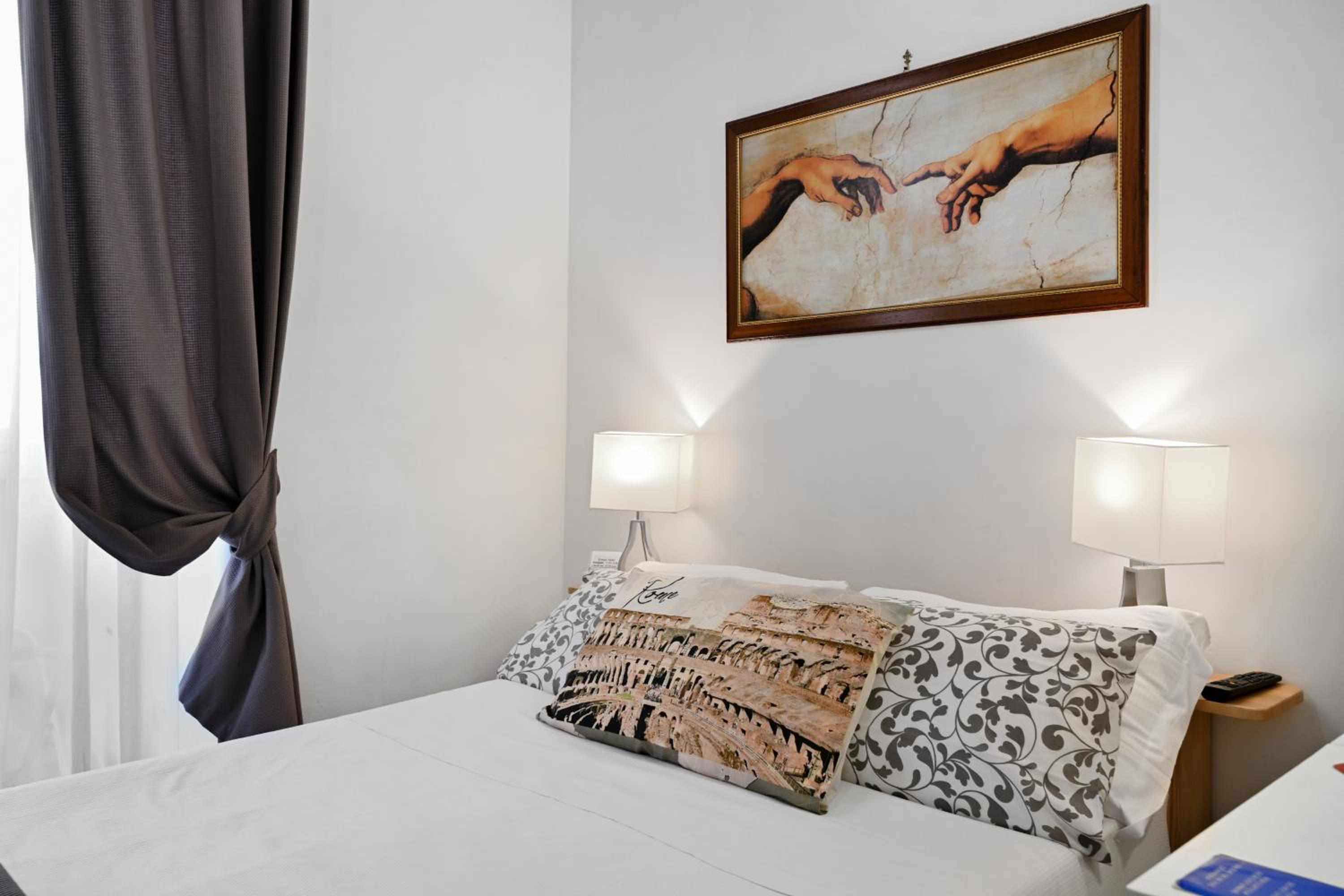 Small Double Room photo 2
