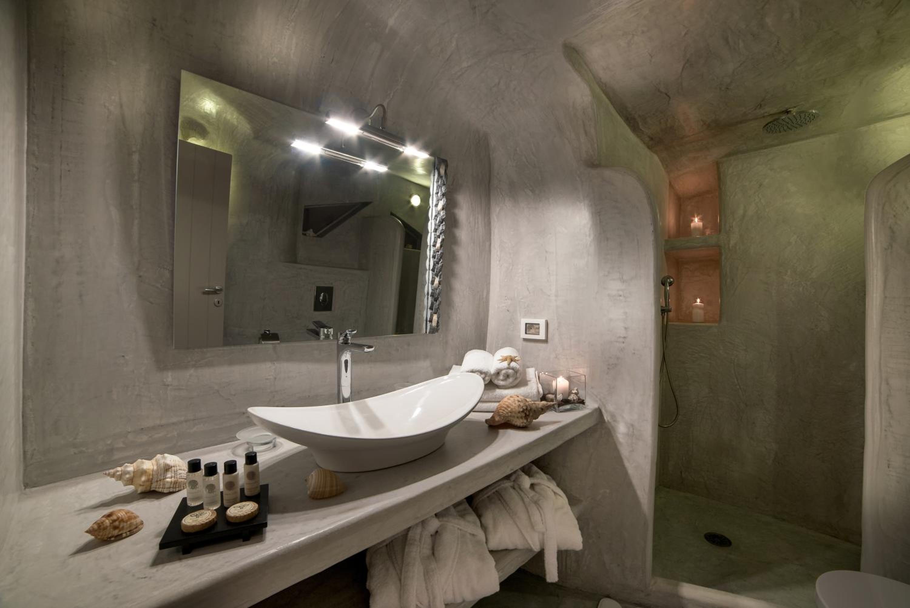 Junior Suite with Hot Tub (2 Adults) photo 3