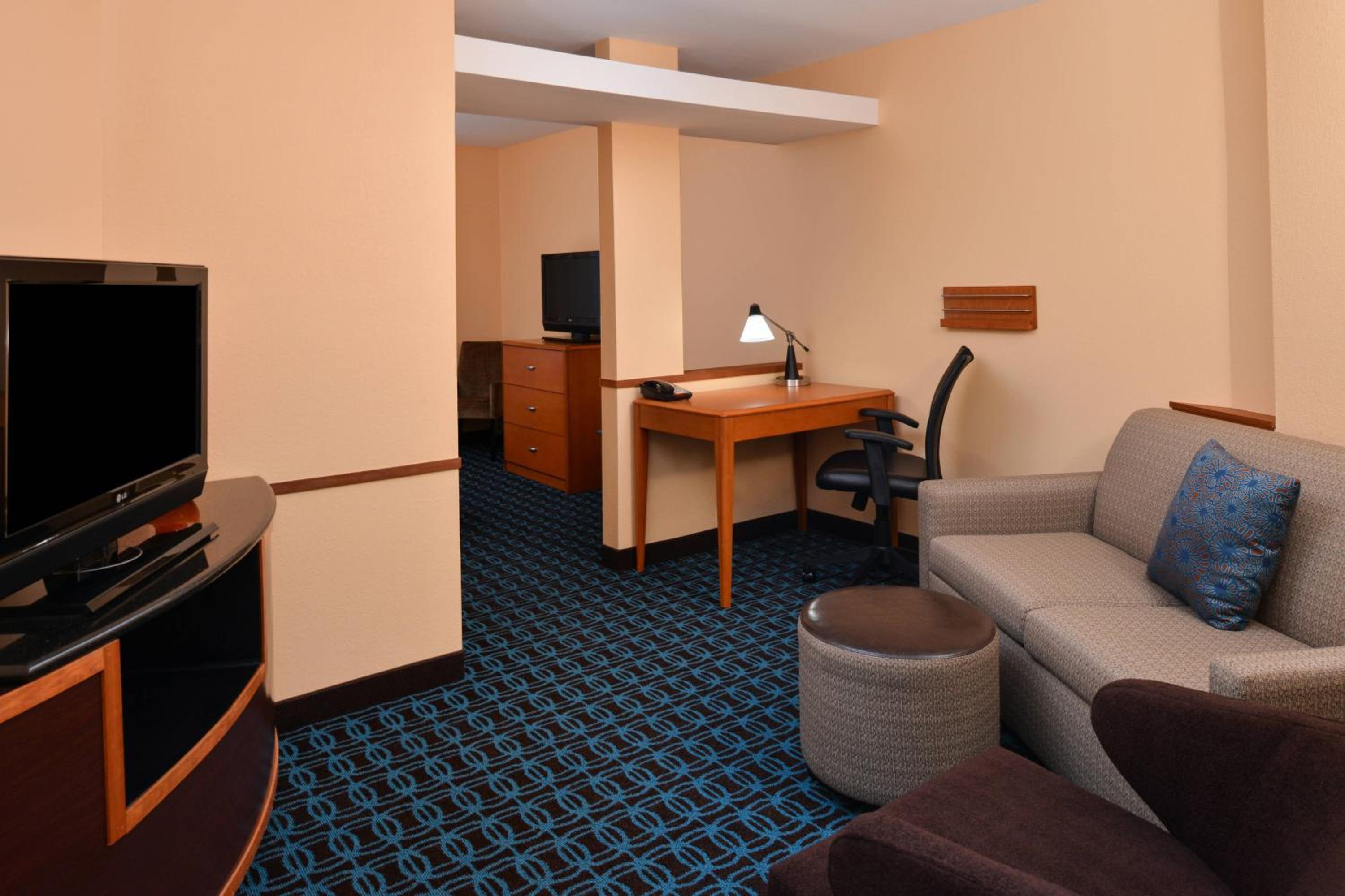 King Studio Suite with Sofa Bed - Photo 4