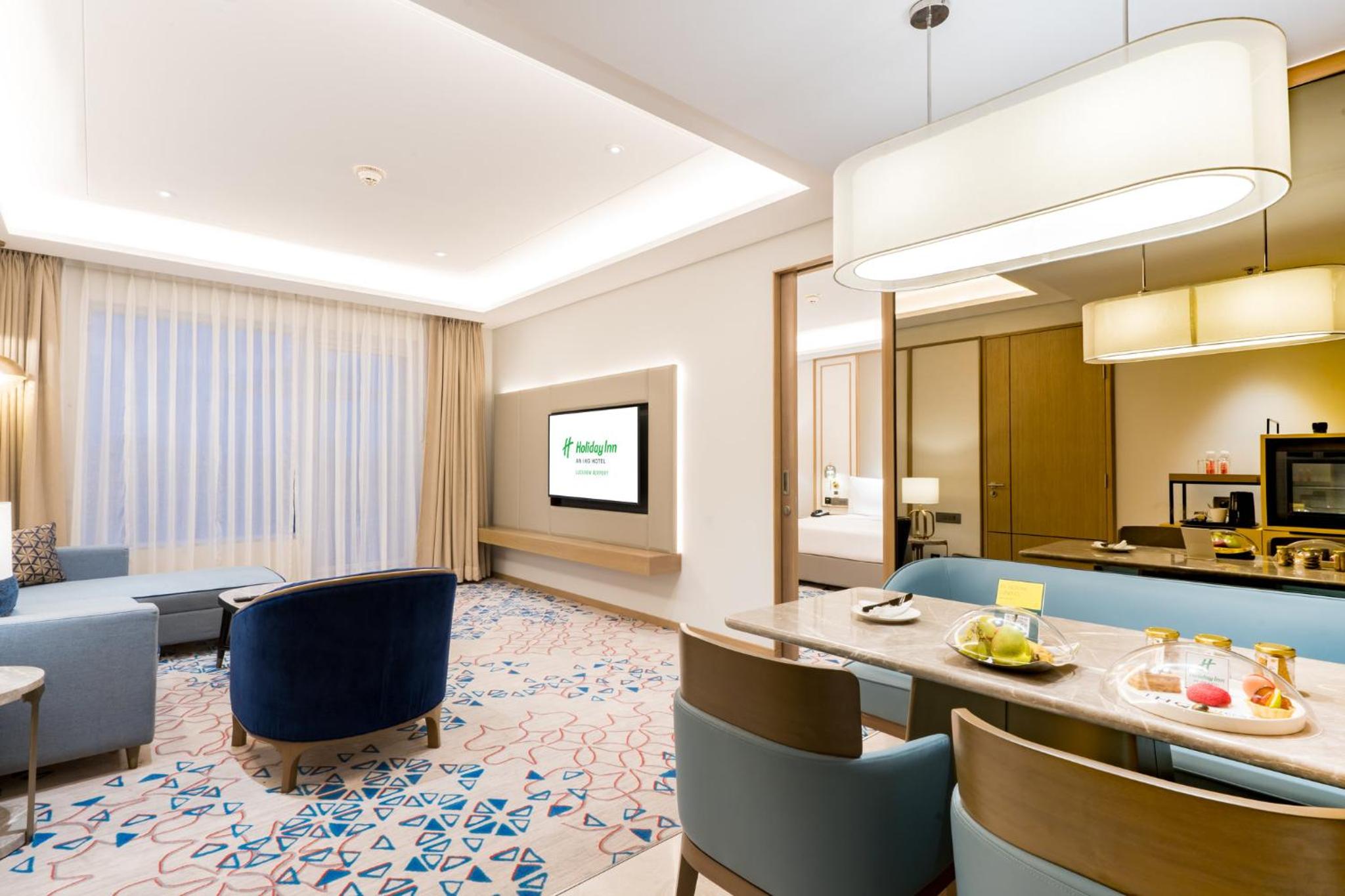 One-Bedroom Suite - Photo 3