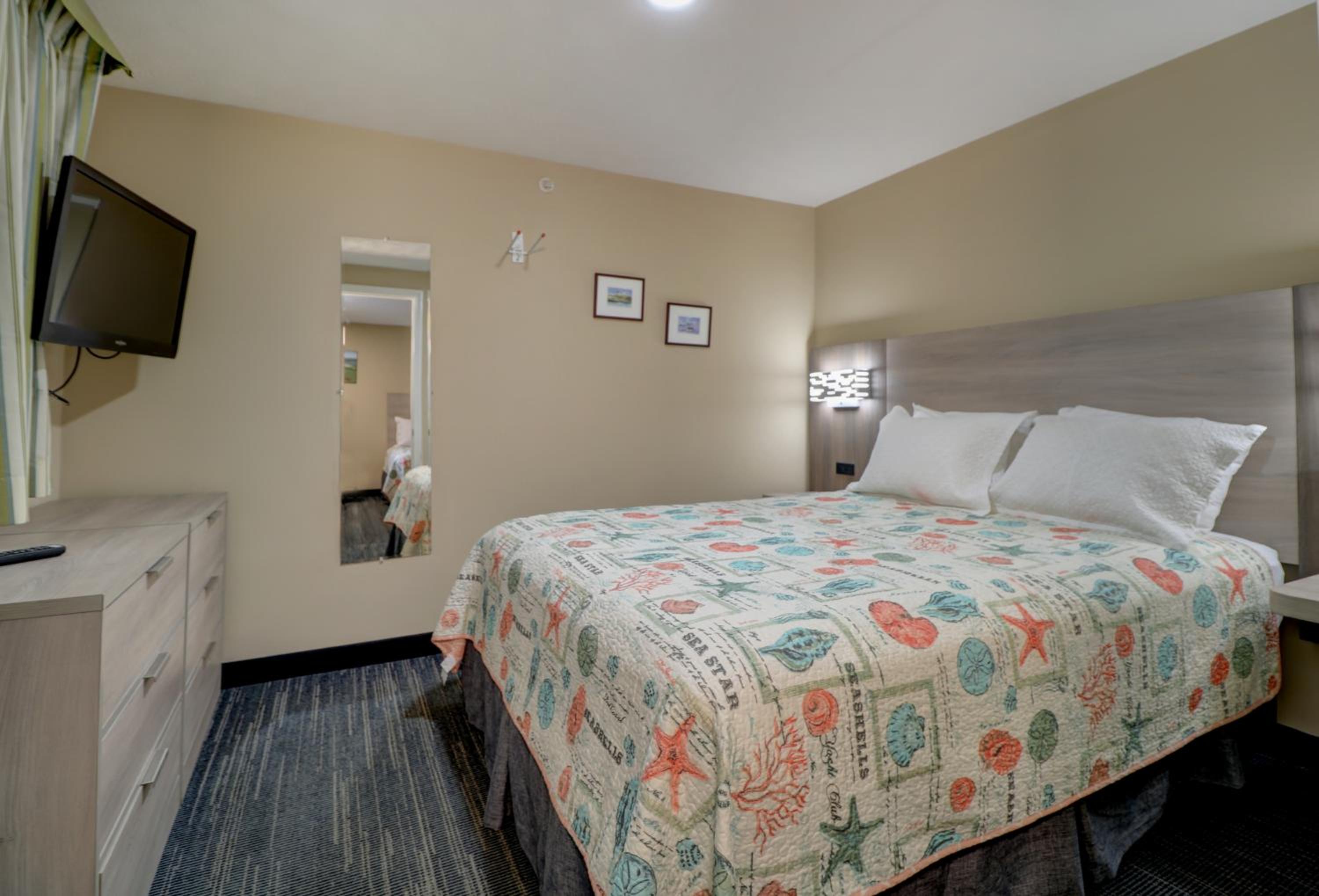 Two-Bedroom Suite - Photo 6