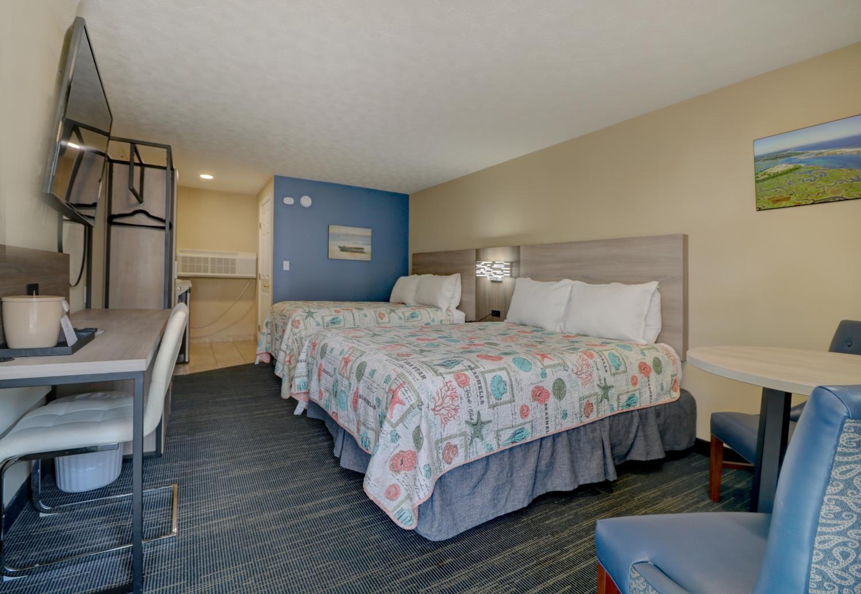 Two-Bedroom Suite - Photo 3