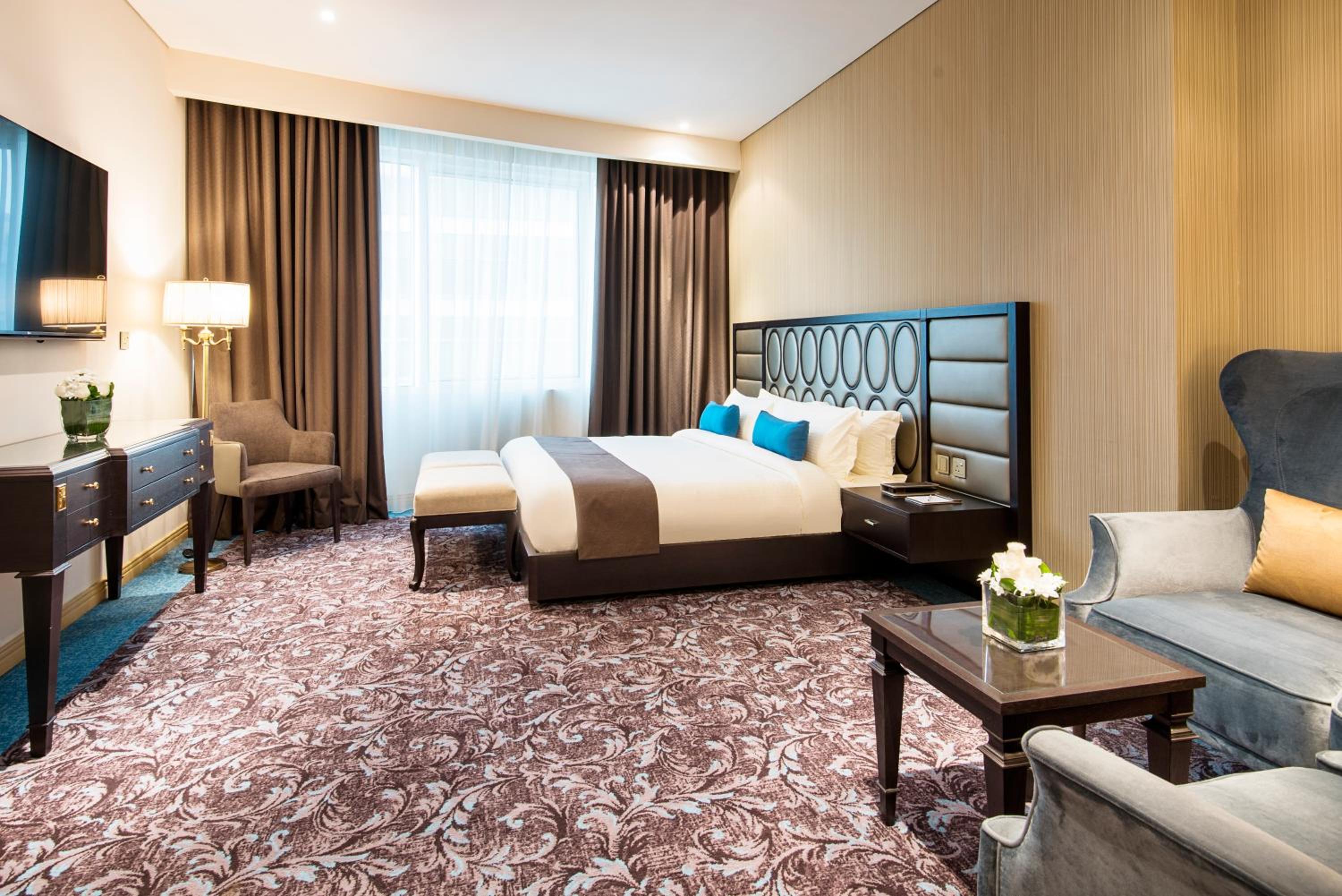 2 Bedrooms Royal Suite 1 King Bed, 142Sqm, Breakfast Inc, Kitchen, Living Room, Executive Club photo 2
