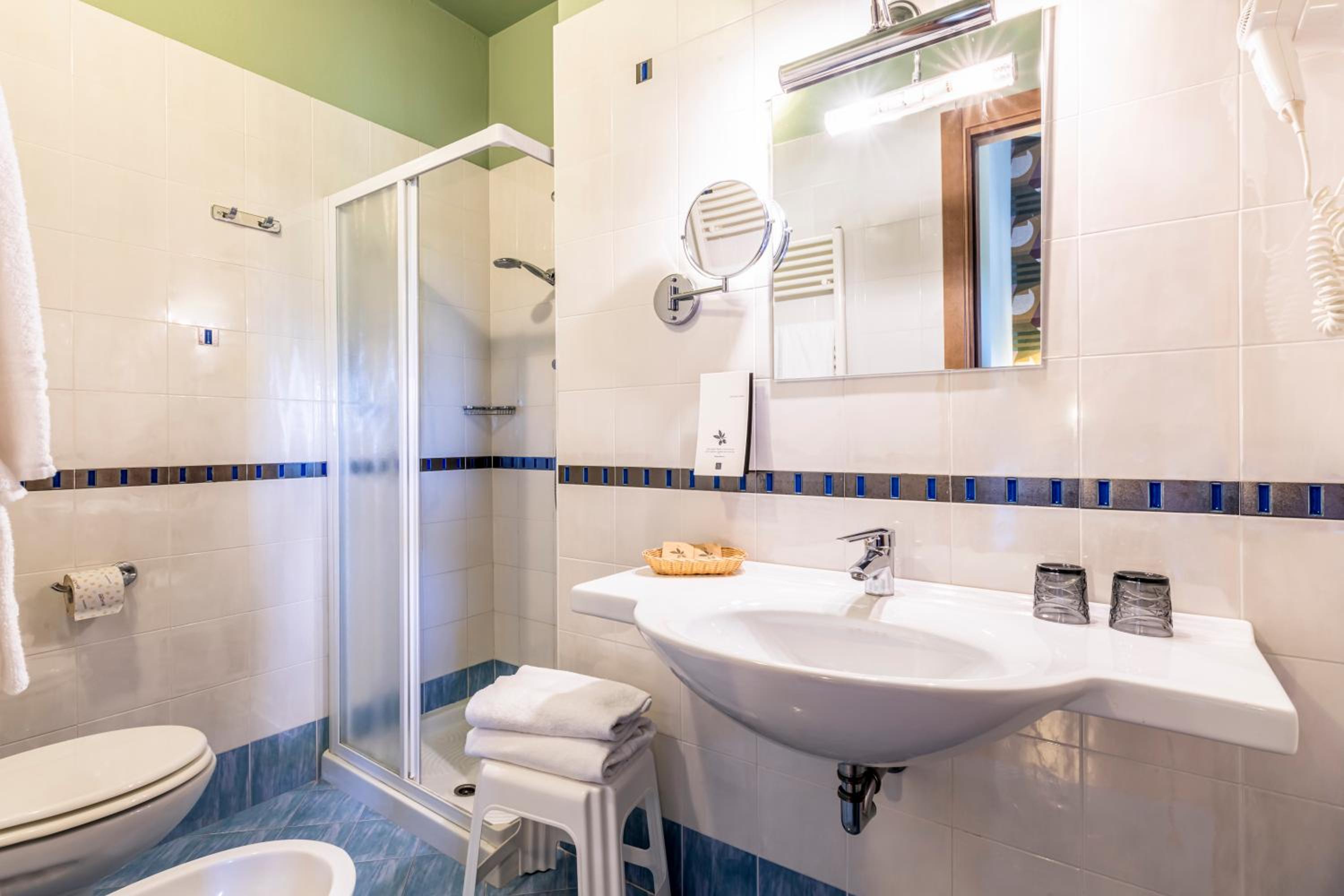 Double or Twin Room with Balcony photo 3