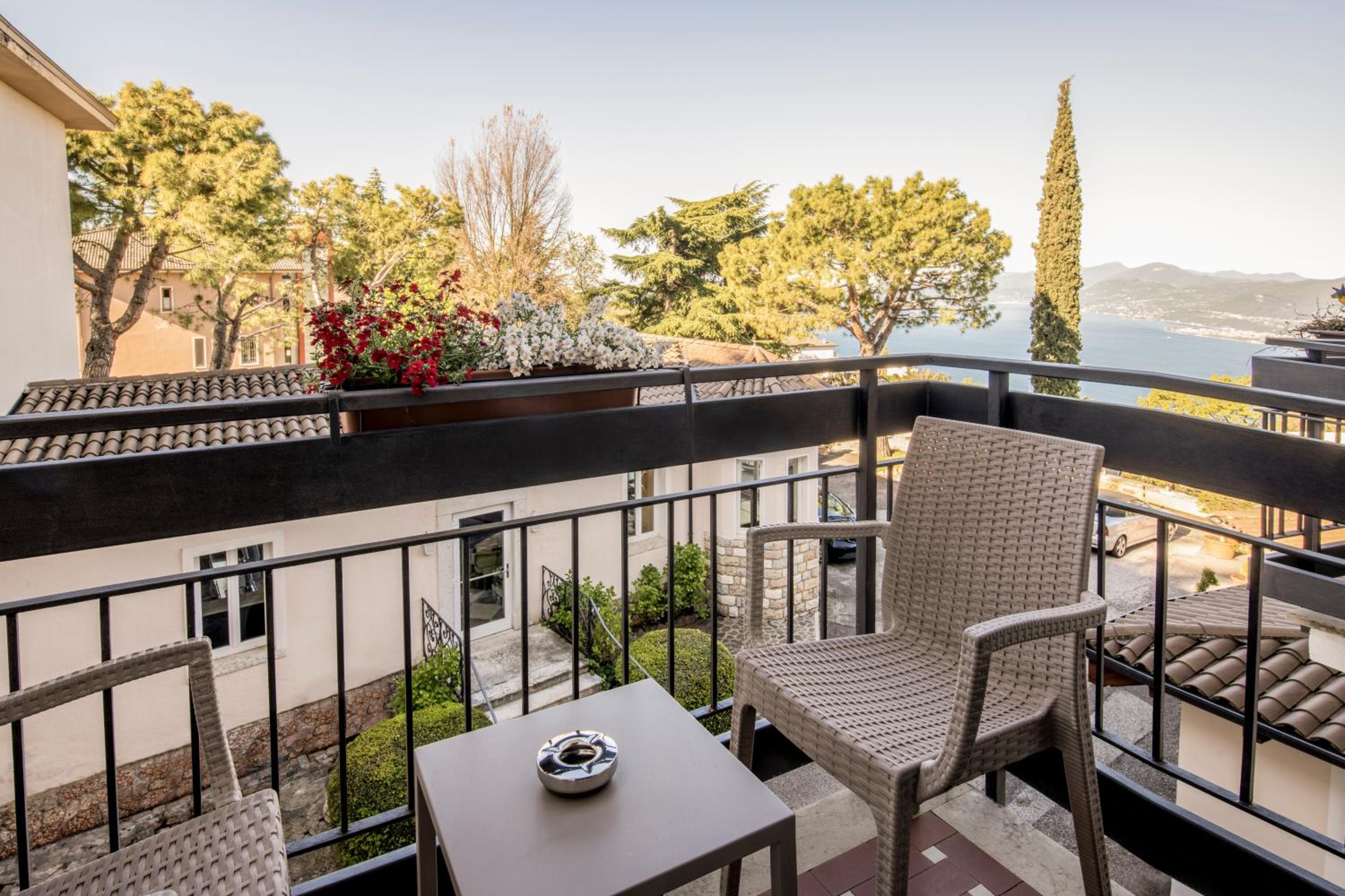 Double or Twin Room with Balcony photo 2