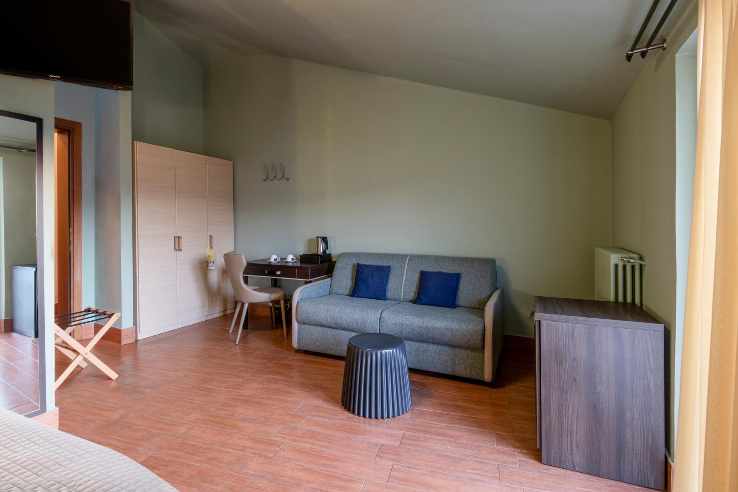 Deluxe Double or Twin Room with Lake View photo 3