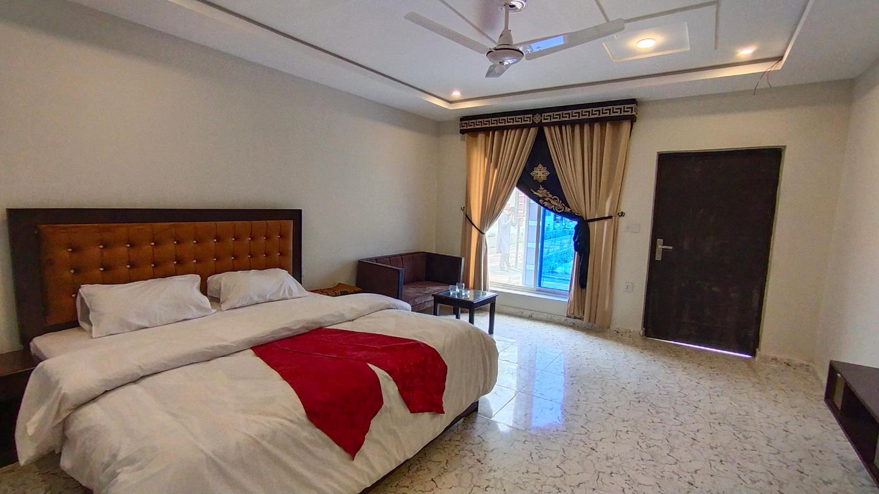 Deluxe Room (2 Adults + 1 Child)