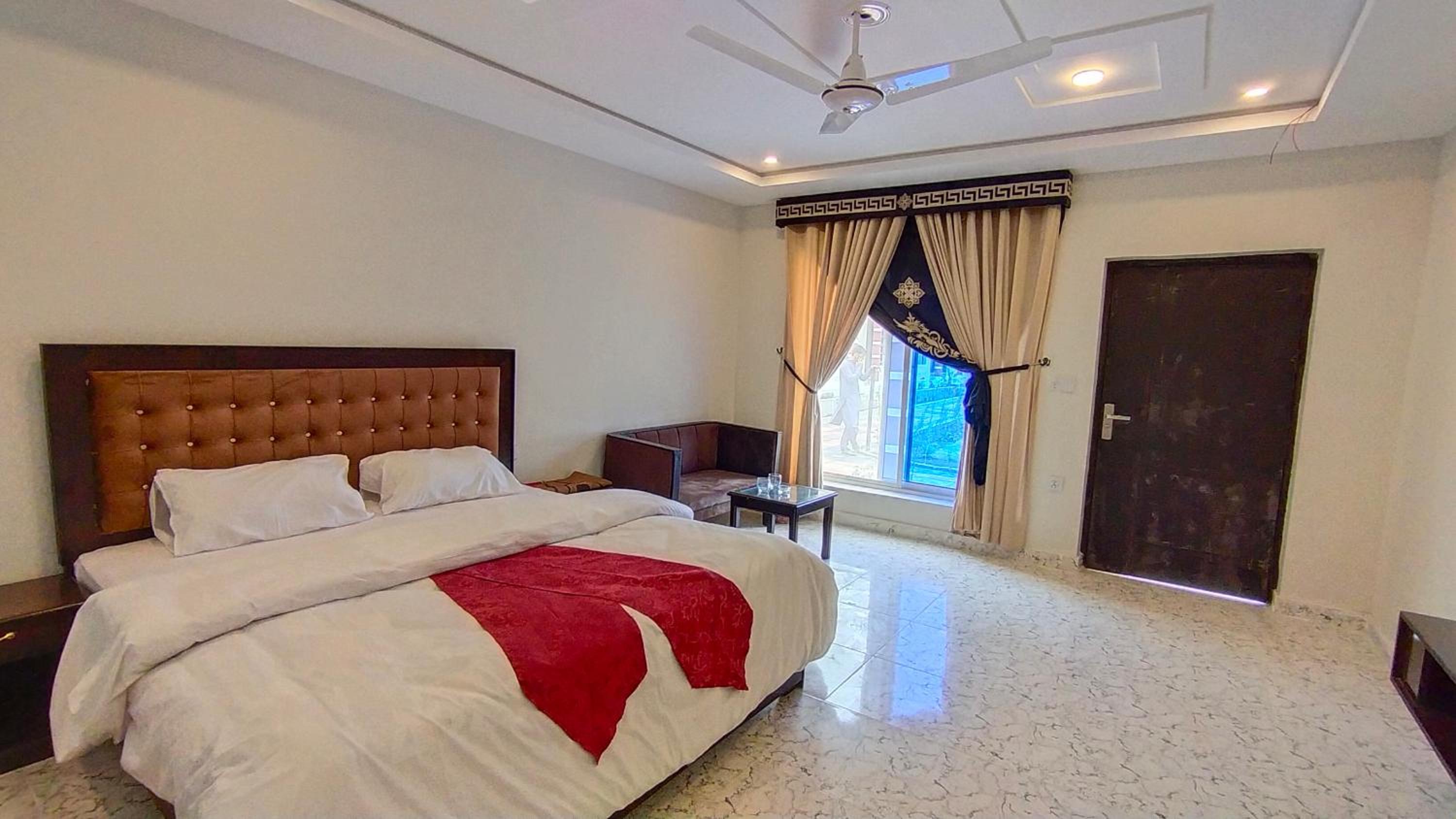 Deluxe Room (2 Adults + 1 Child) photo 2