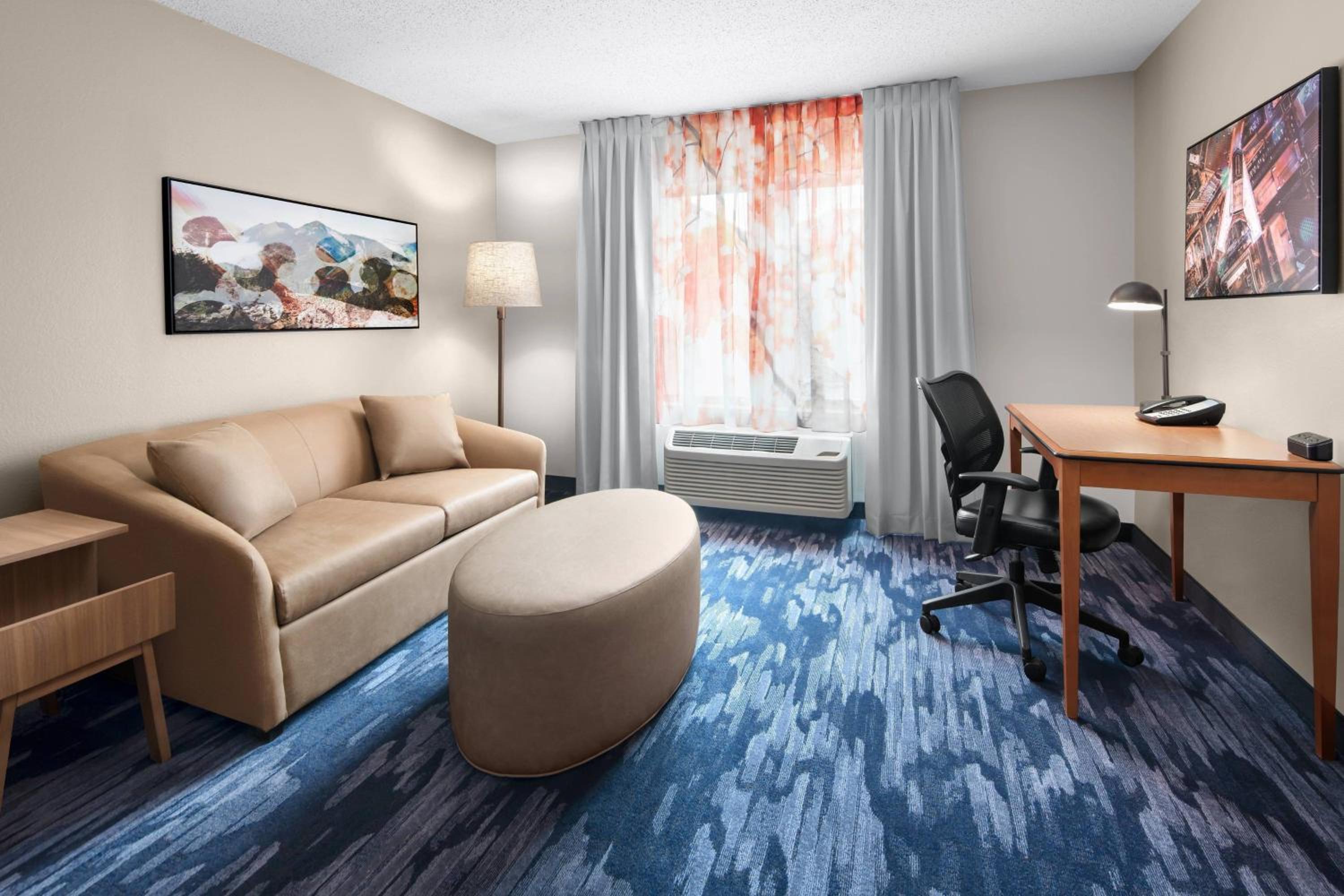 Larger King Room with Sofa Bed - Photo 2