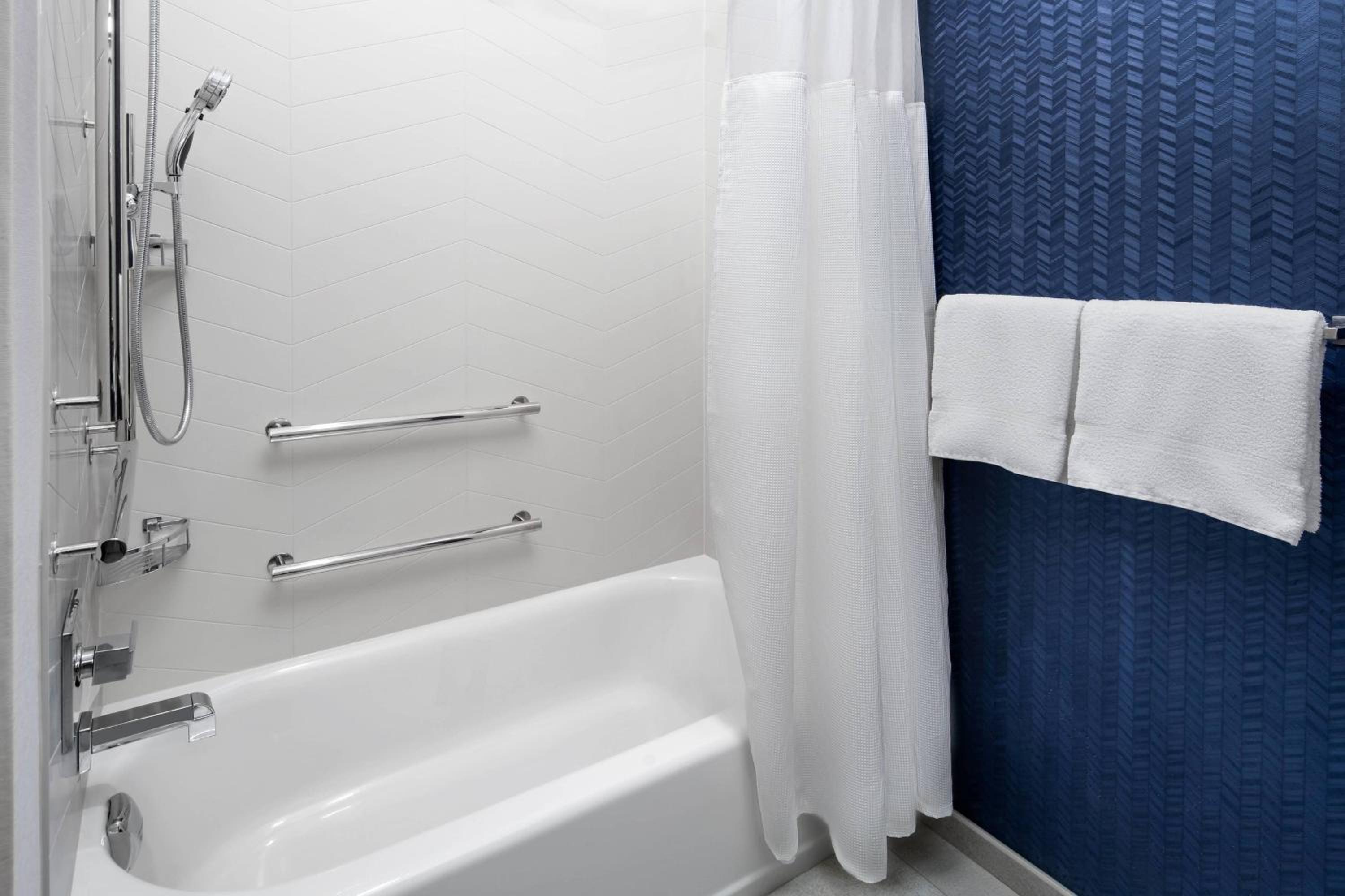 King Room - Hearing Accessible - Photo 6
