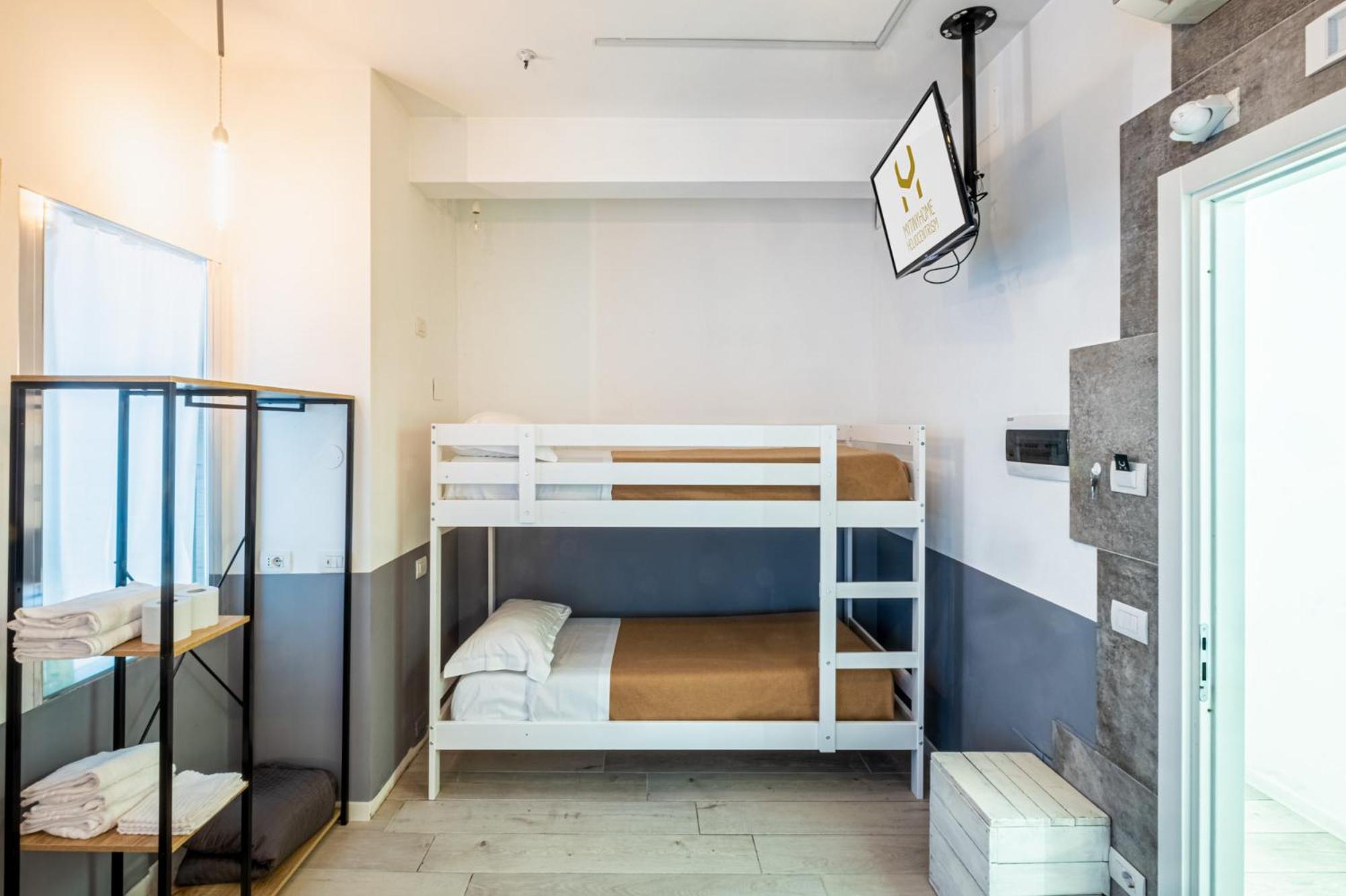 Quadruple Room with Balcony photo 3
