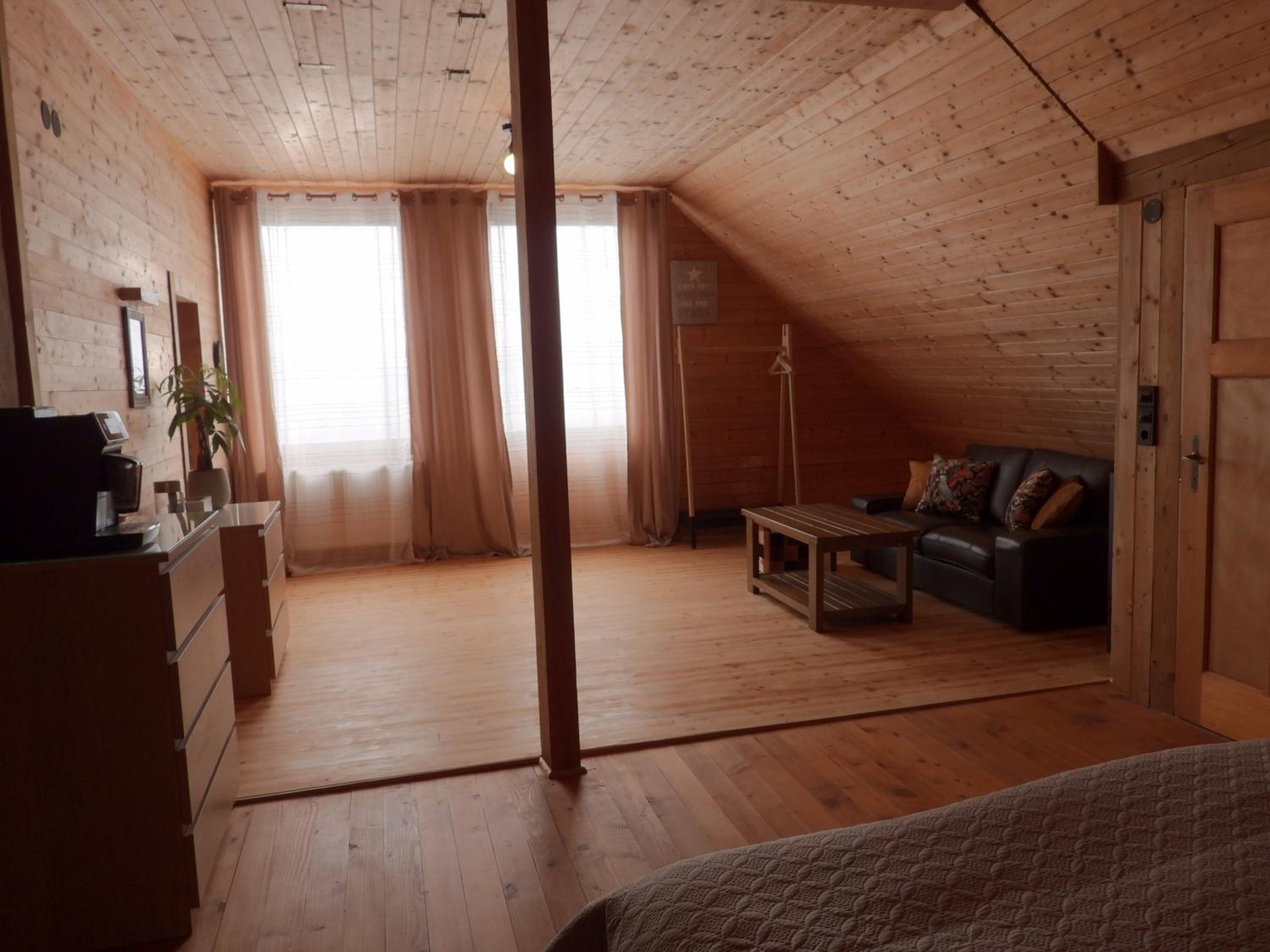 Deluxe Double Room (2 Adults + 1 Child) photo 3