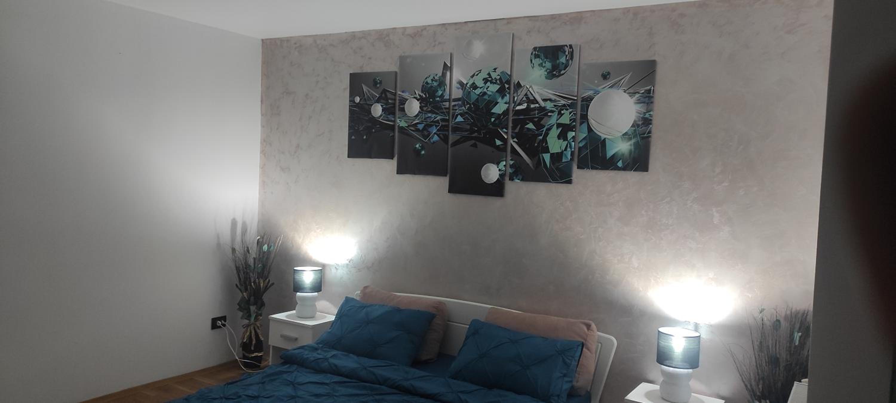 One-Bedroom Apartment photo 1