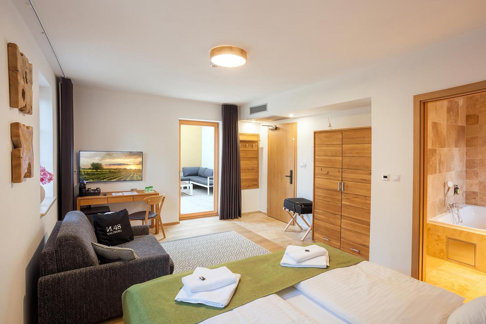 Double Room with Patio photo 1