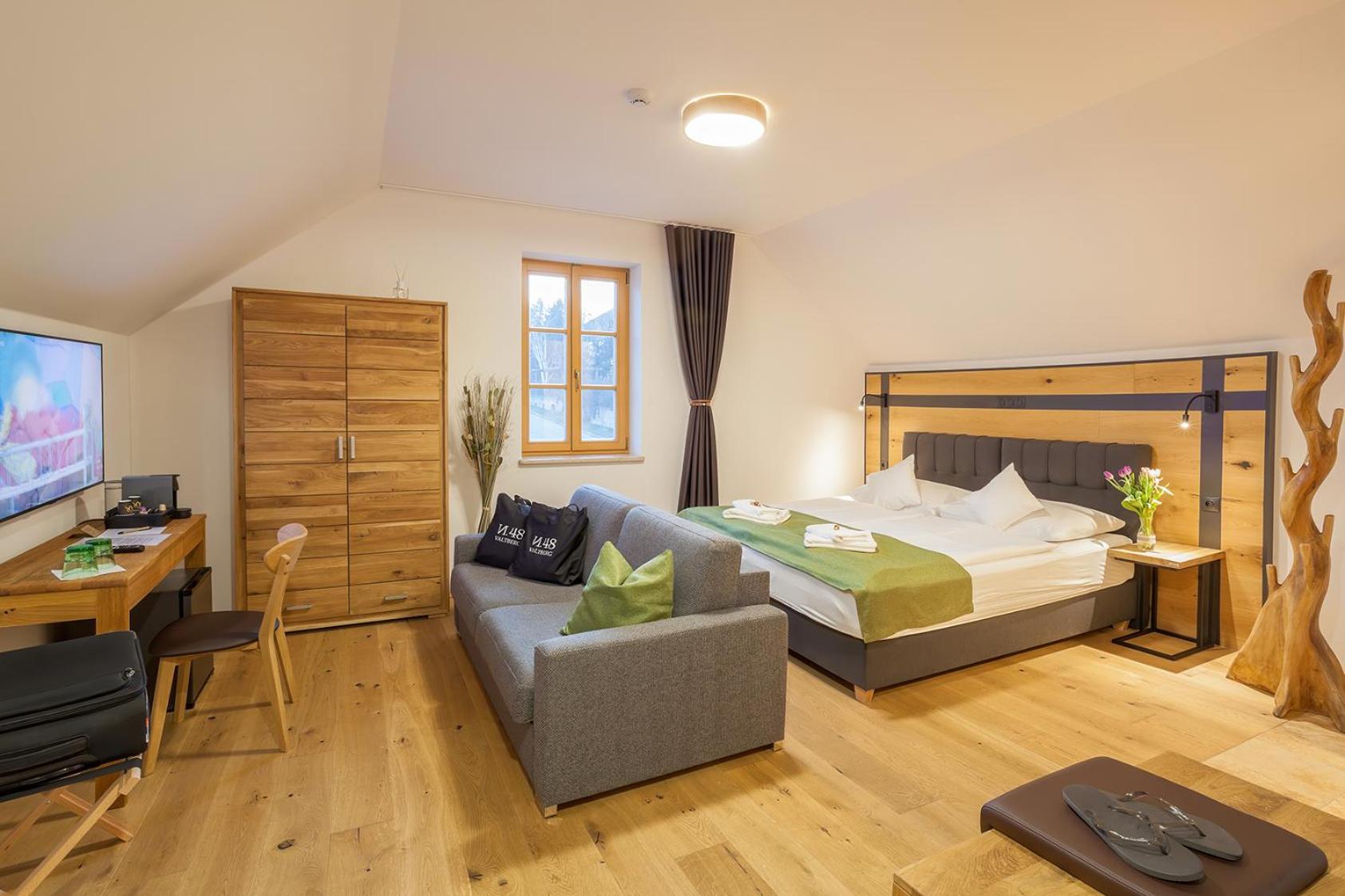 Deluxe Double Room with Shower photo 3