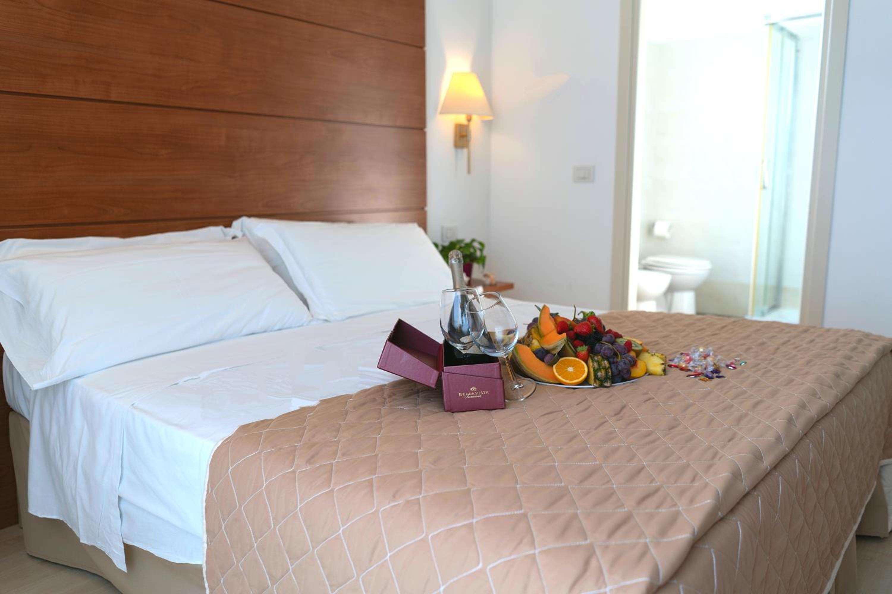 Double Room with Balcony and Sea View - Photo 1