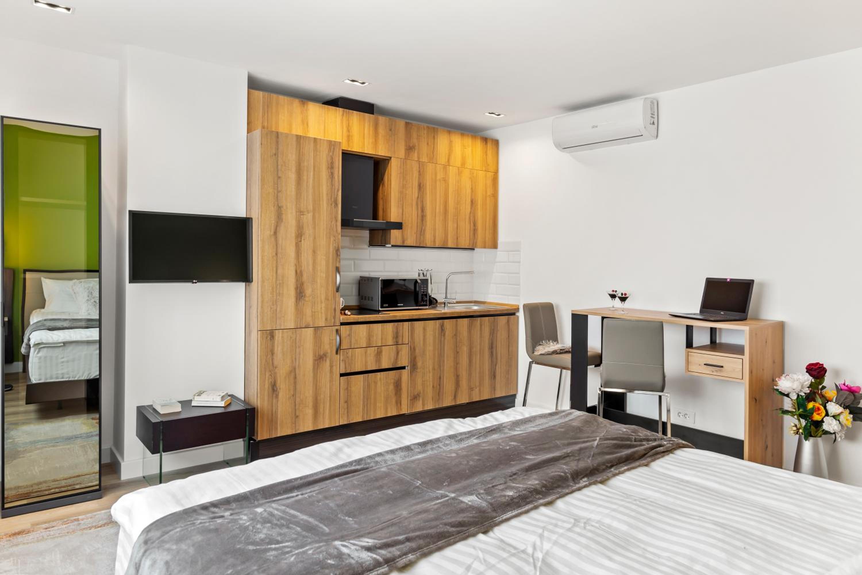 Deluxe King Room - Photo 6