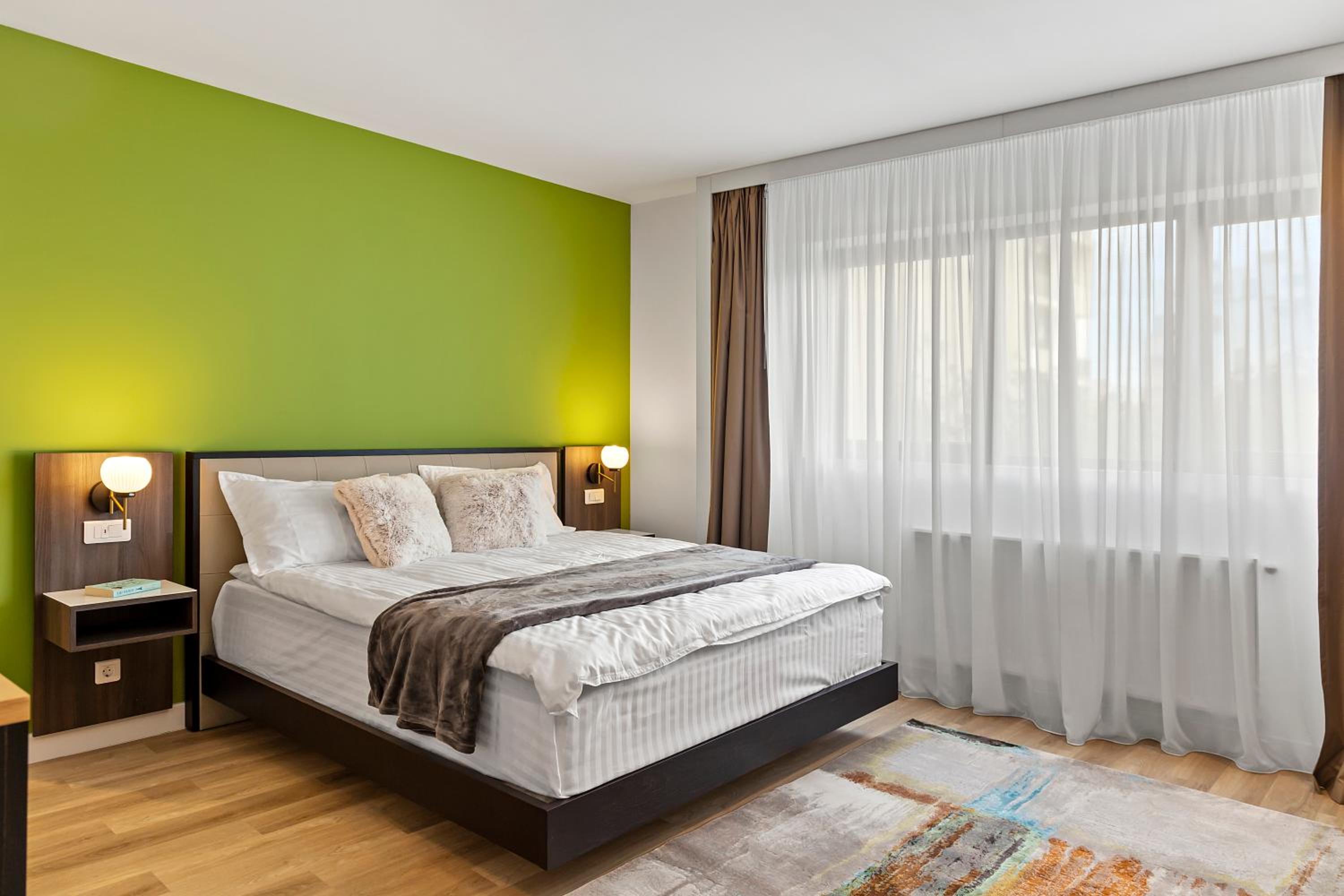 Deluxe King Room - Photo 1