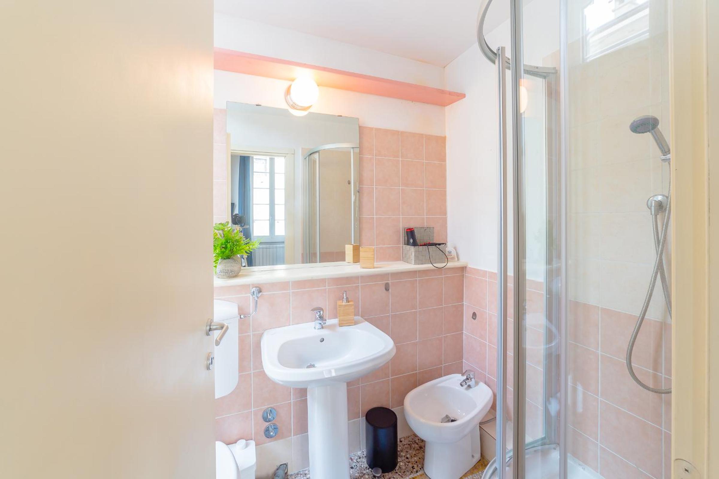 Double Room with Private Bathroom photo 2