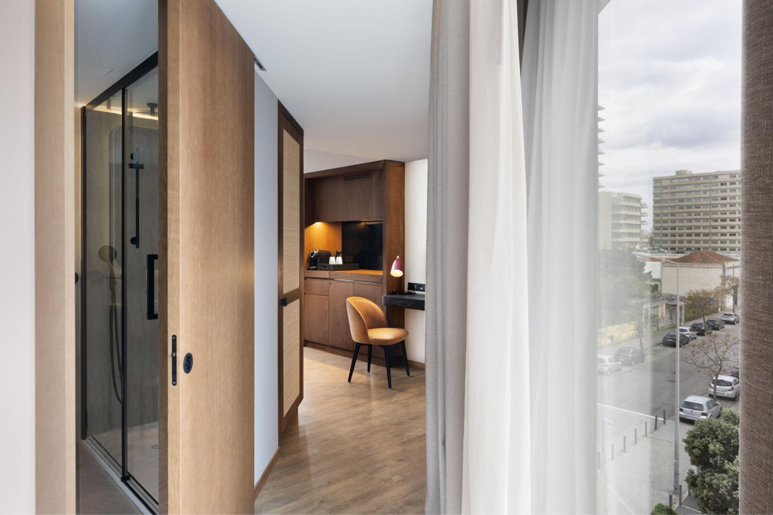Superior King Room with Balcony and City View