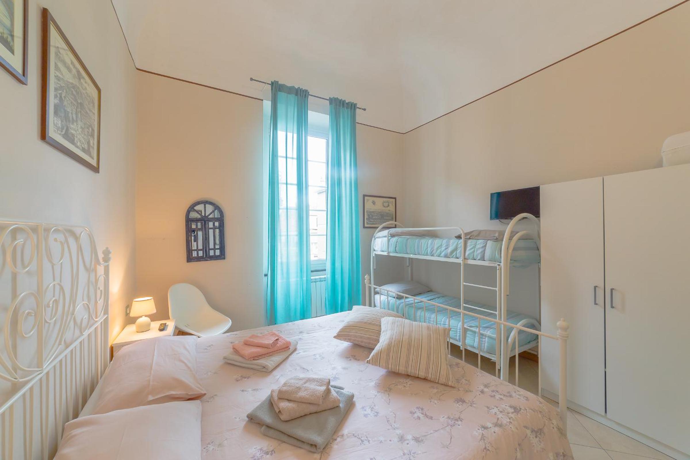 Double Room with Private External Bathroom photo 2