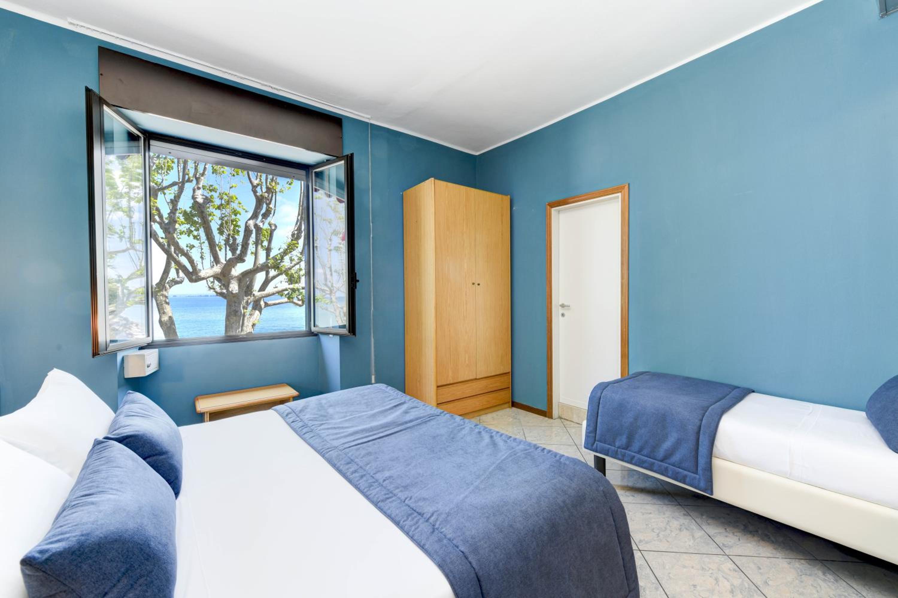Classic Room with Lake View photo 3