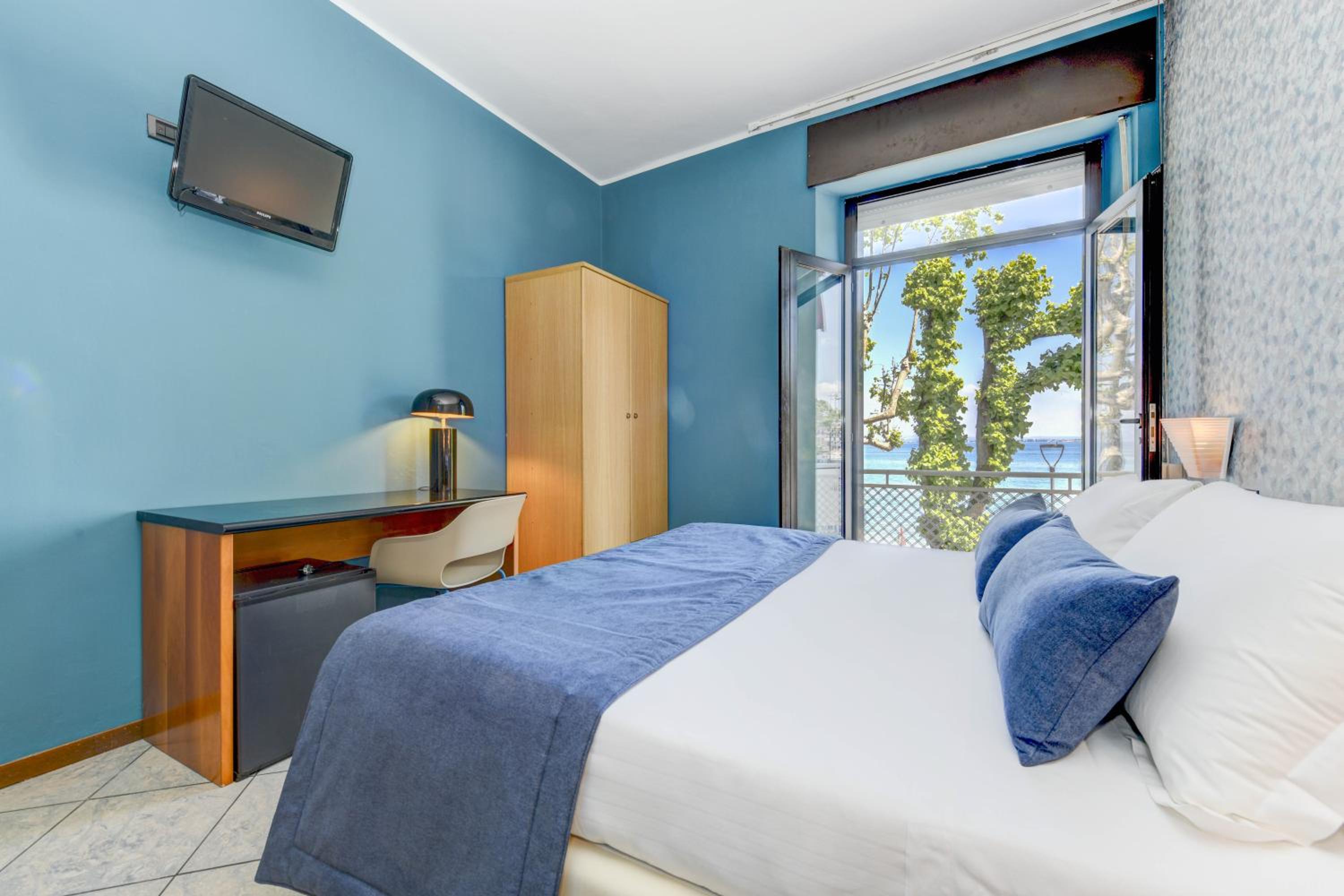 Double Room with Balcony - Photo 1