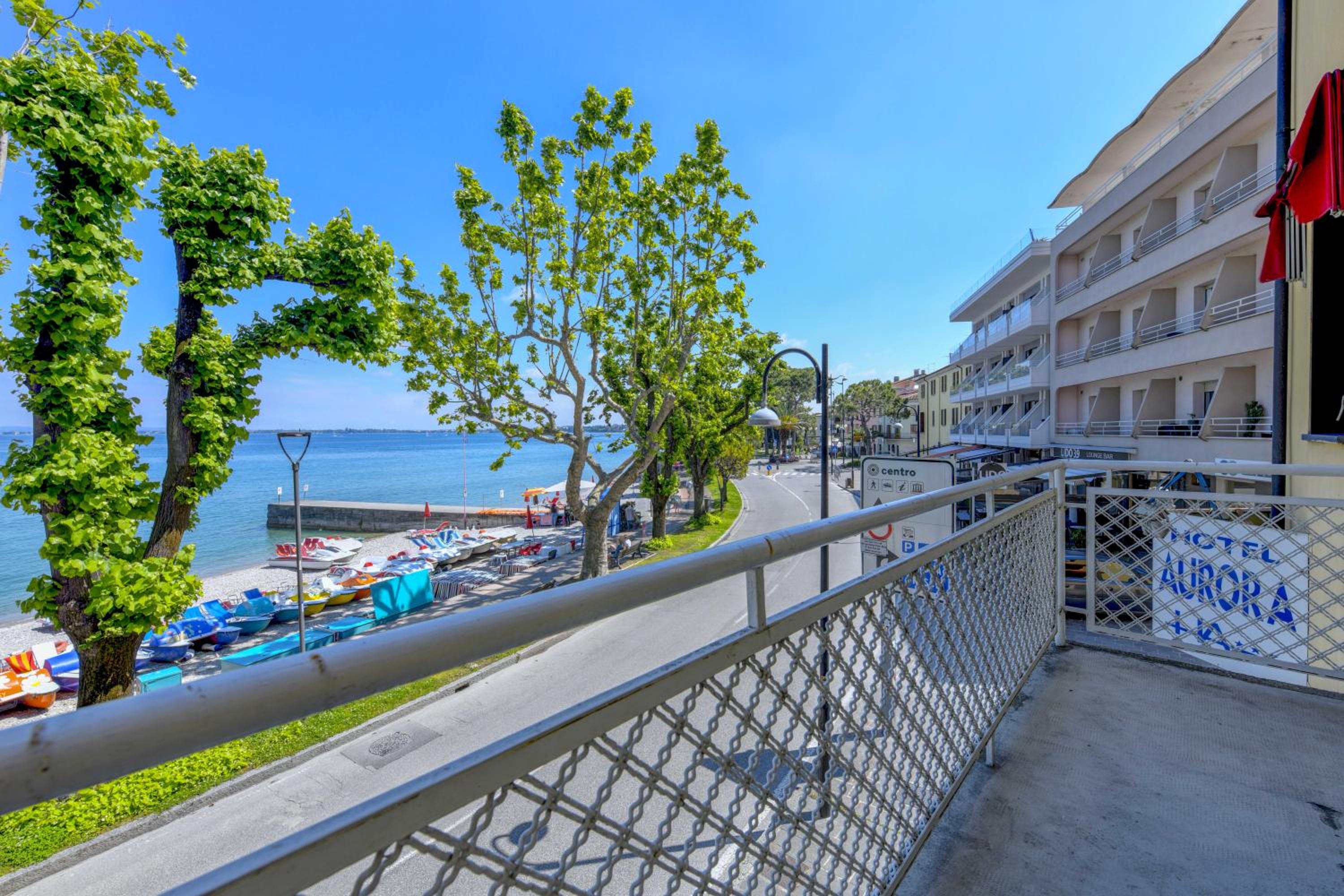 Double Room with Balcony - Photo 4