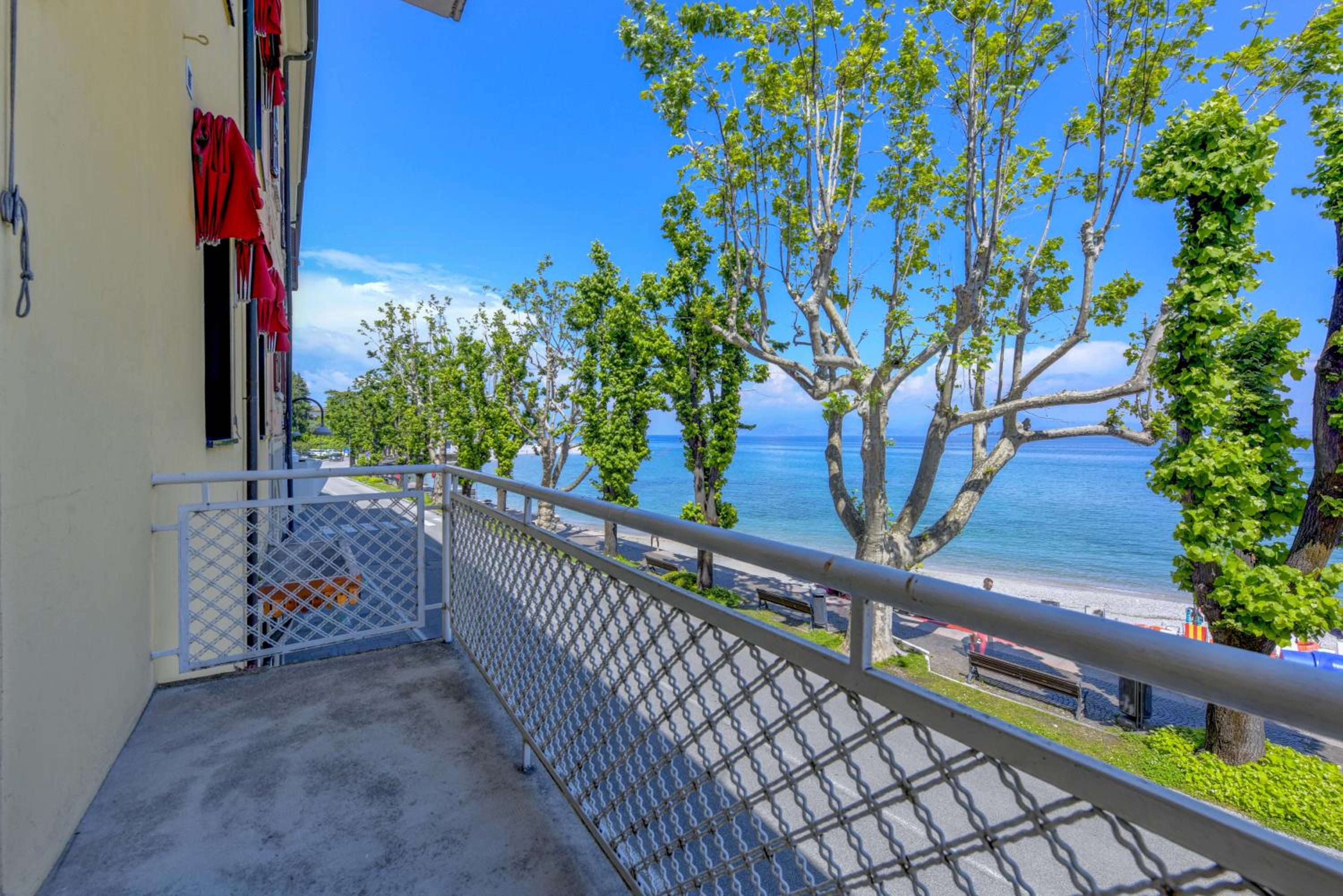 Double Room with Balcony - Photo 16
