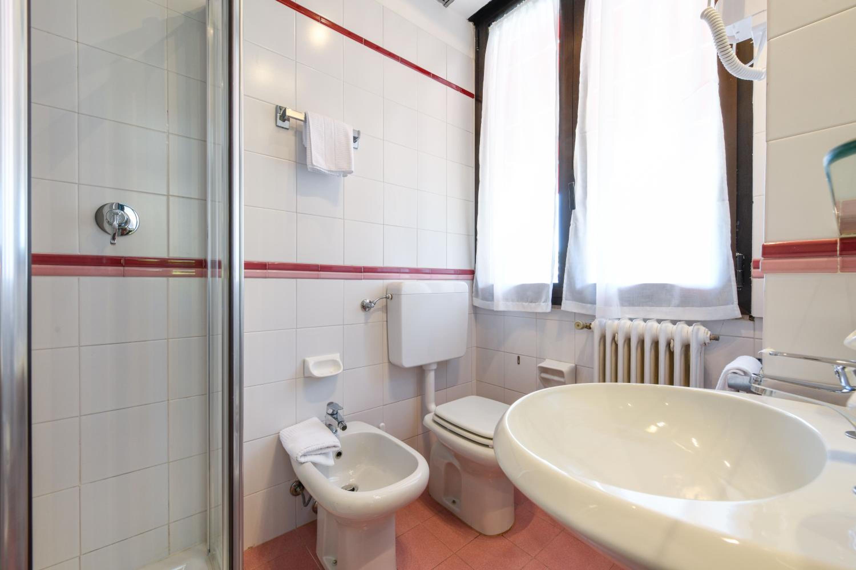 Economy Double Room - Photo 6