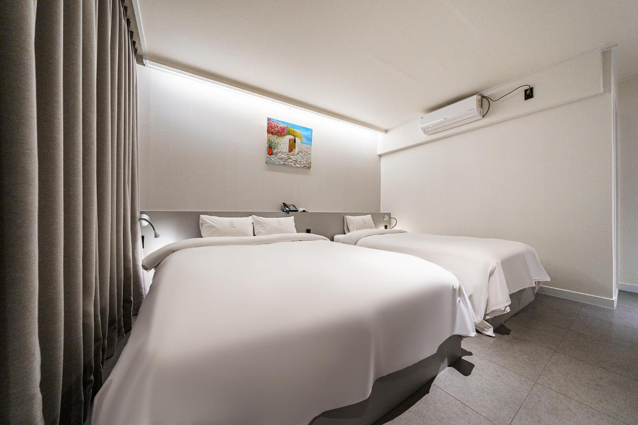 Standard Twin Room photo 3