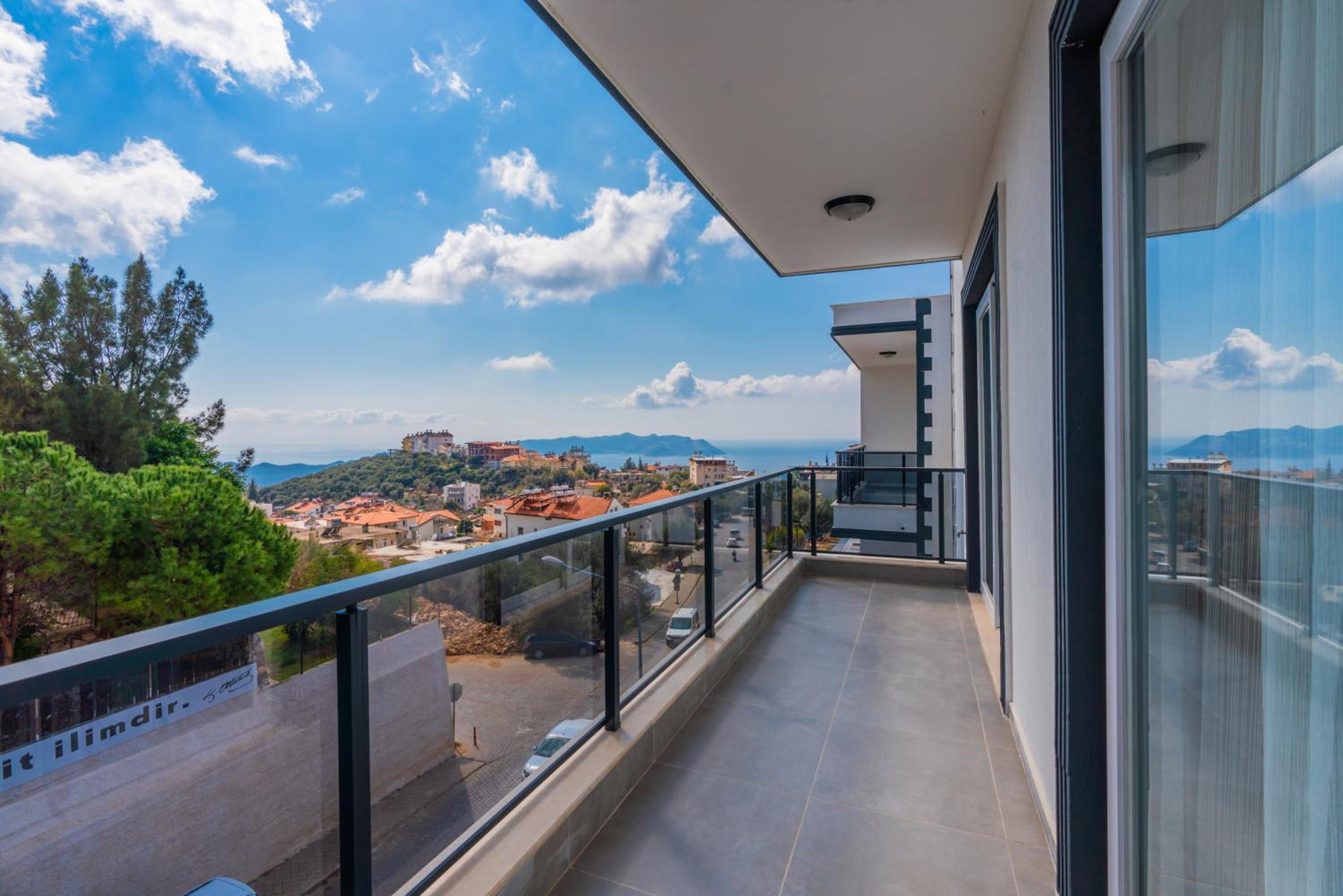 Apartment With Sea View photo 2
