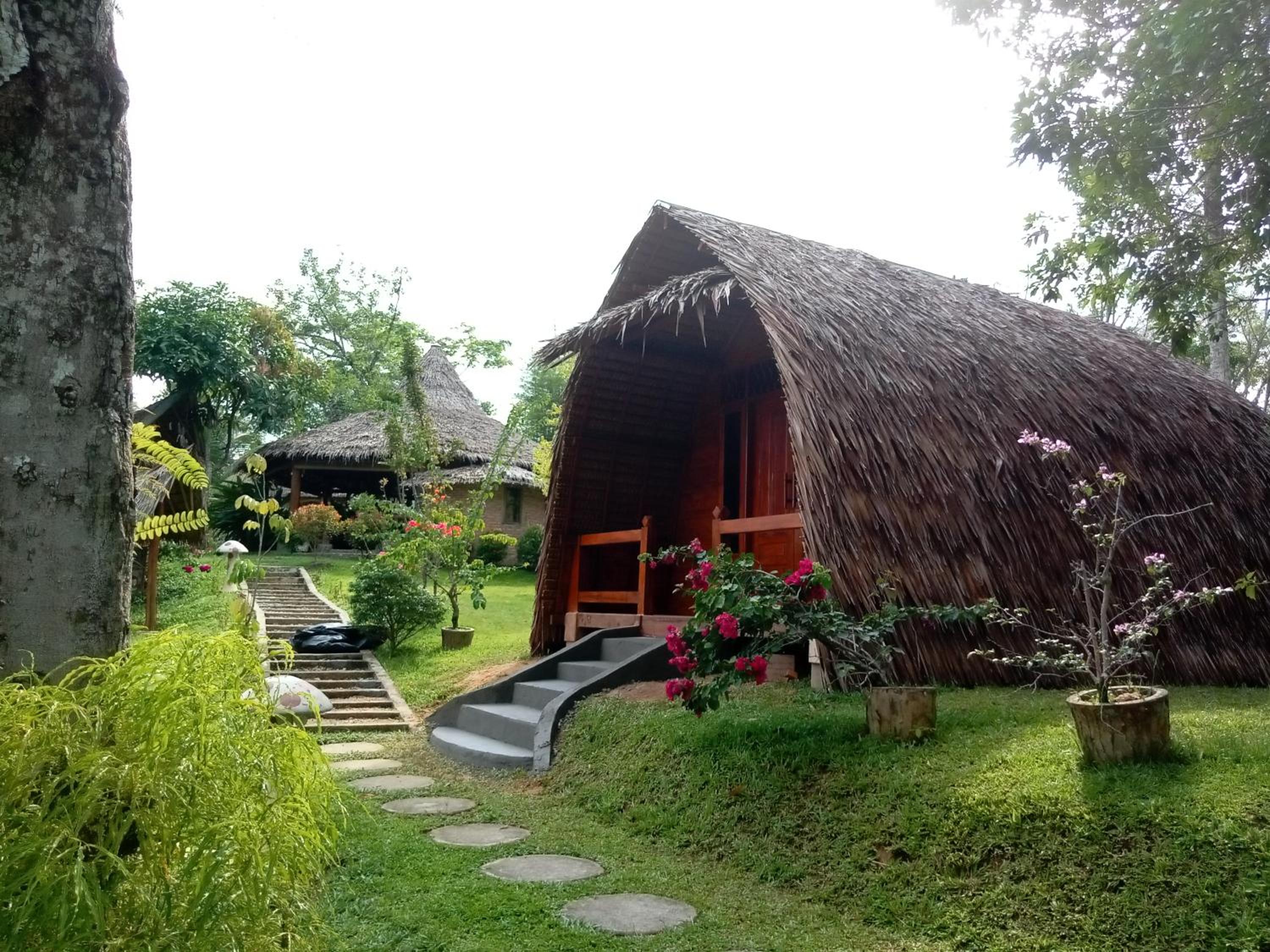 Deluxe Bungalow with Garden View - Photo 5