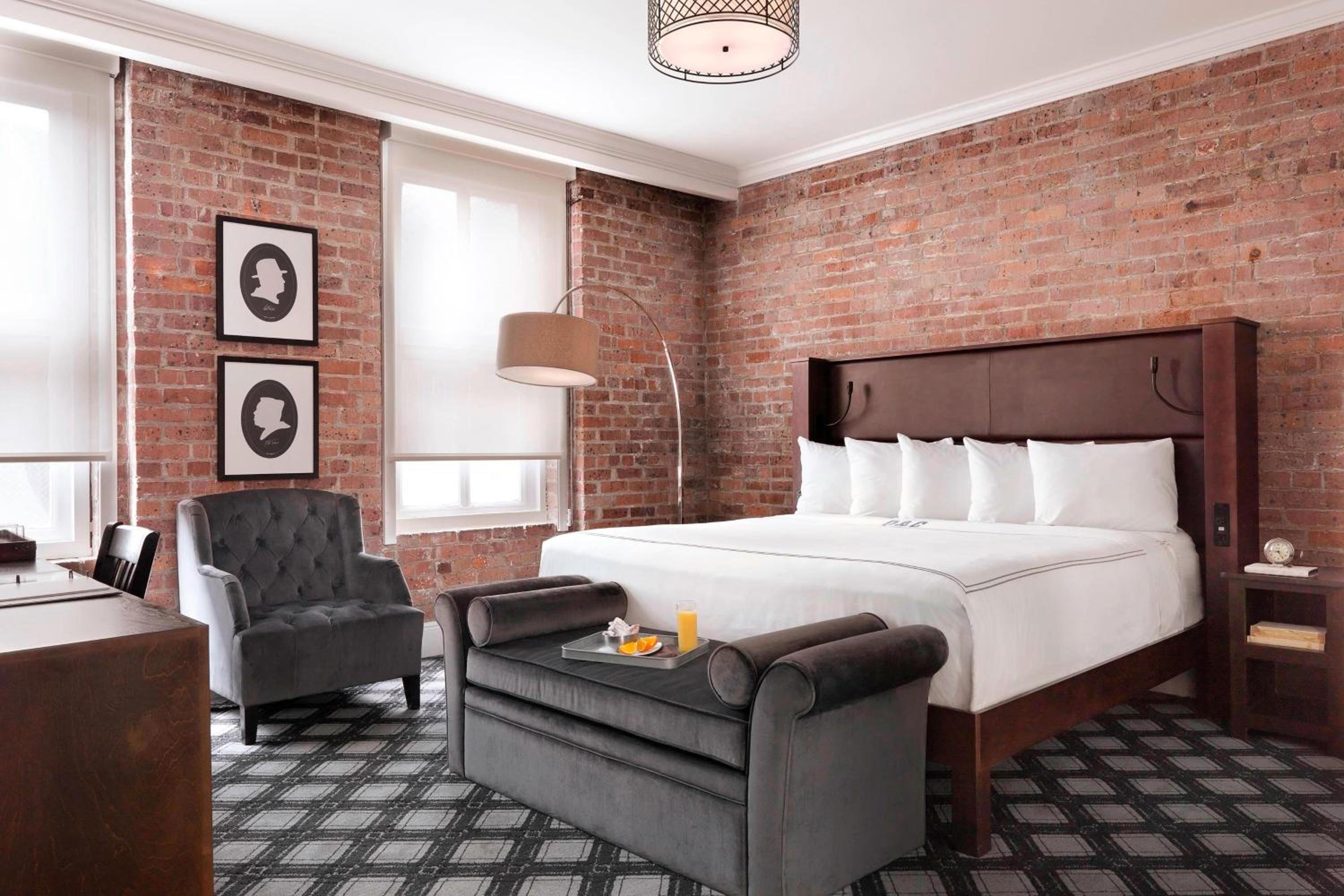 Deluxe King Room - Photo 2