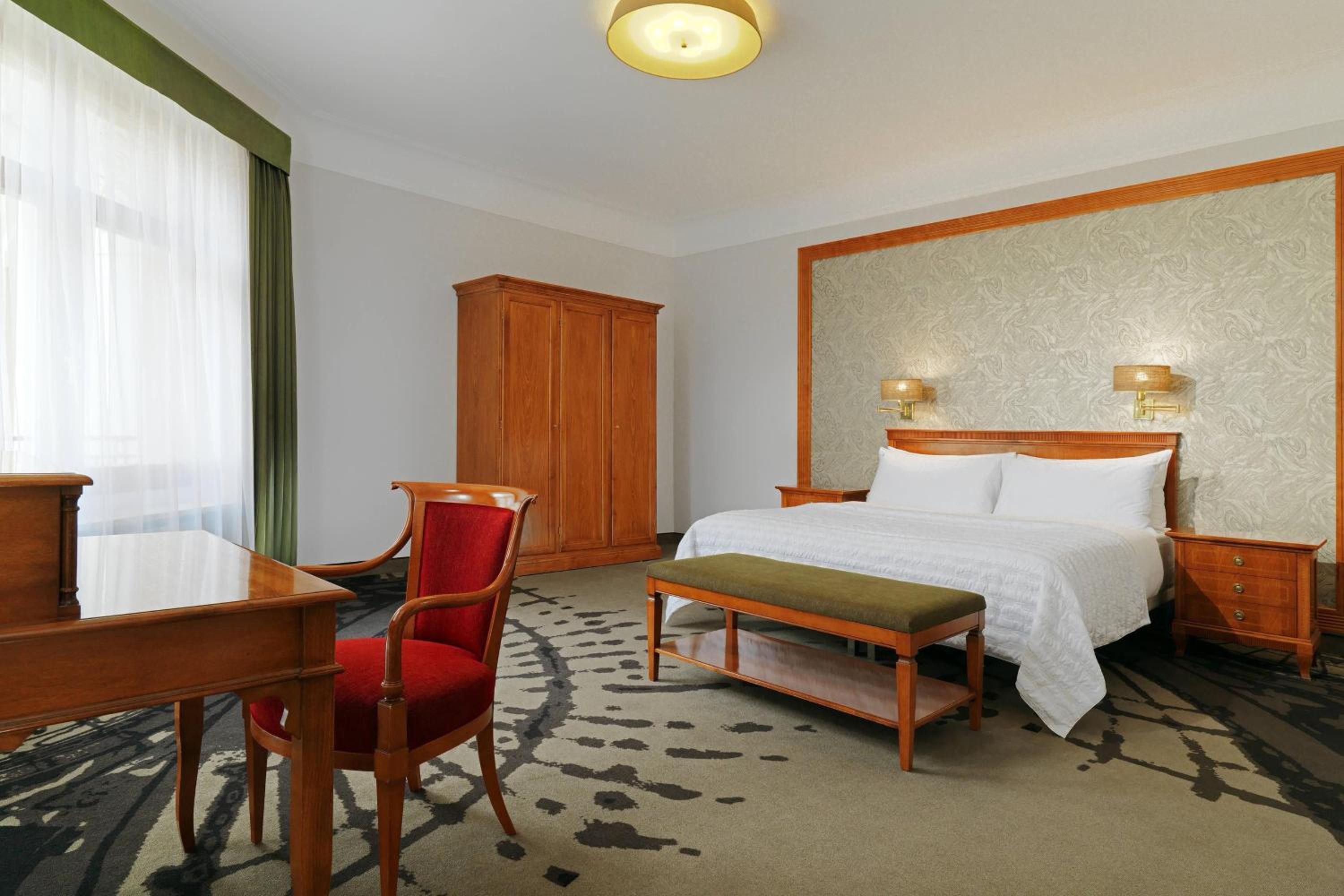 Executive Suite, 1 King