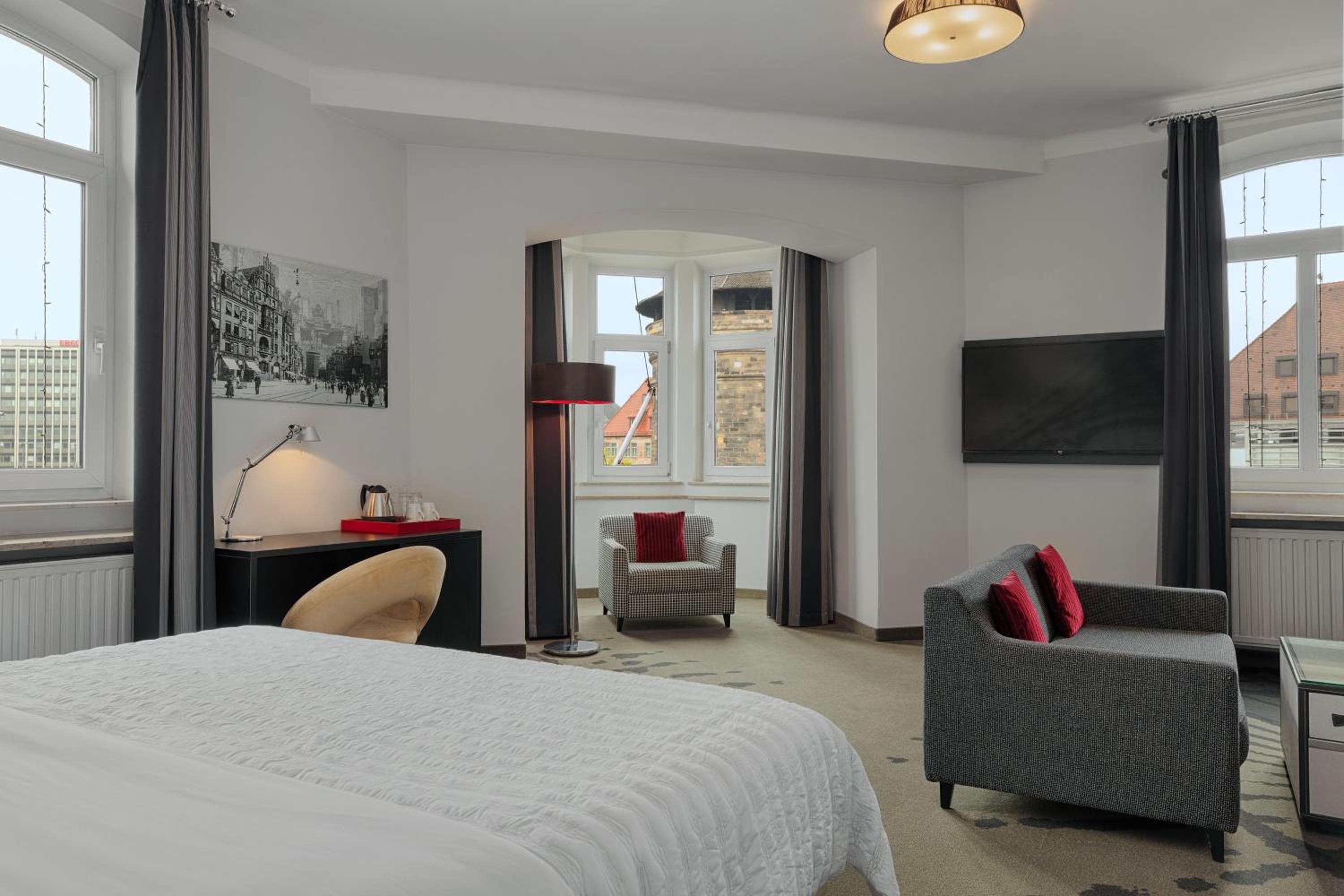 Junior Suite, 1 King thumbnail 6