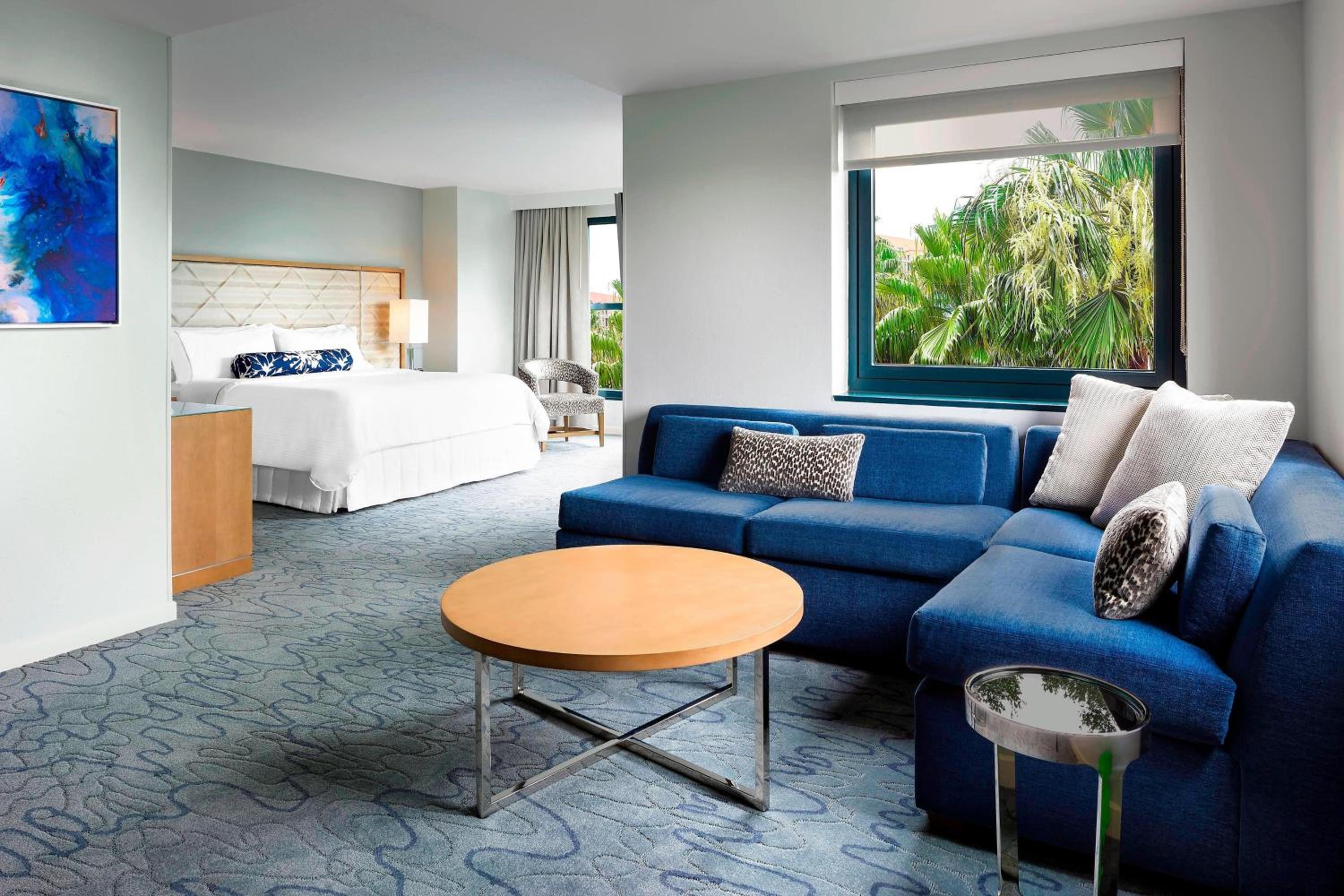 Deluxe Alcove King, Suite, 1 King, Sofa bed, Resort view (Includes Early Entry To Disney Theme Parks)