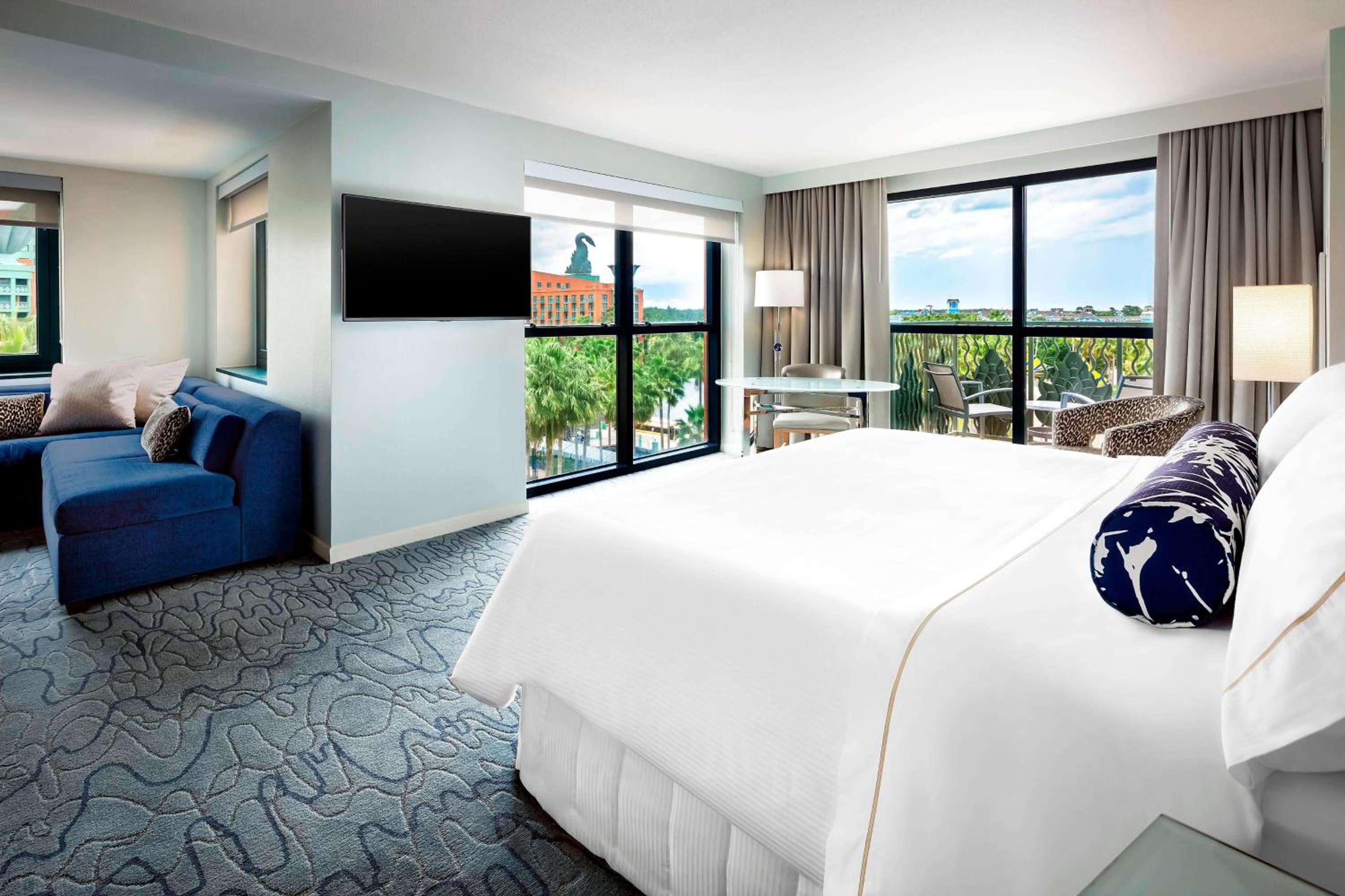 Deluxe Alcove King Balcony, Guest room, 1 King, Sofa bed (Includes Early Entry To Disney Theme Parks)