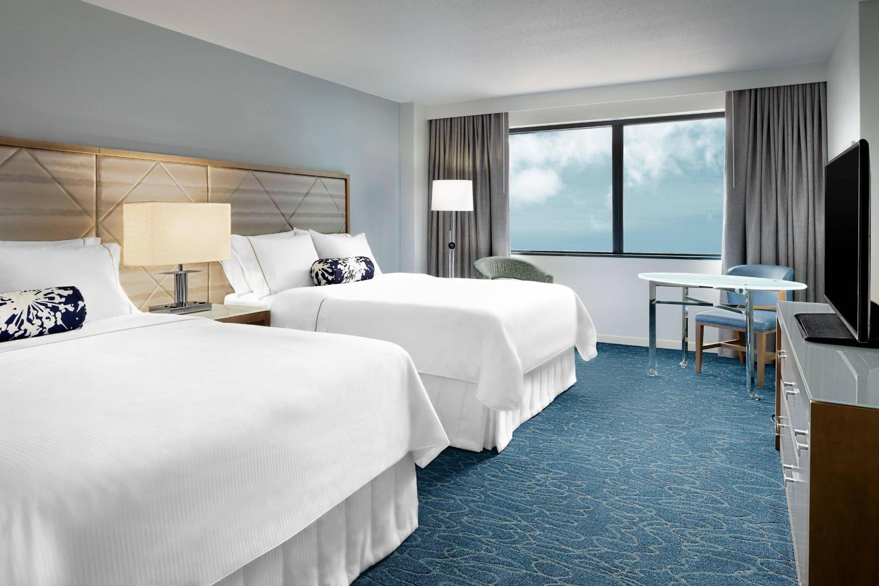 Traditional Queen room, Guest room, 2 Queen, No view (Includes Early Entry To Disney Theme Parks)