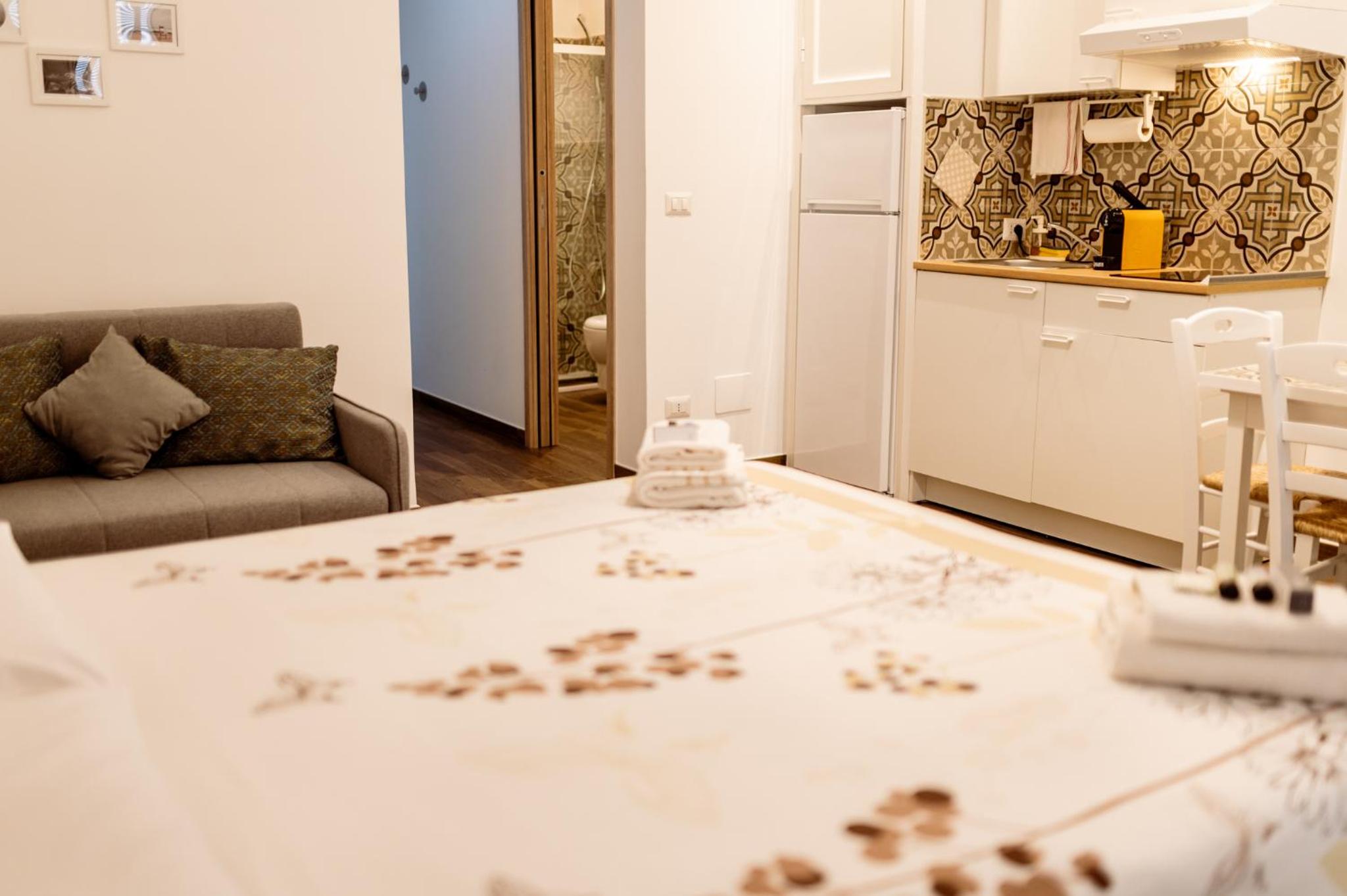 Apartment with Balcony - Photo 30