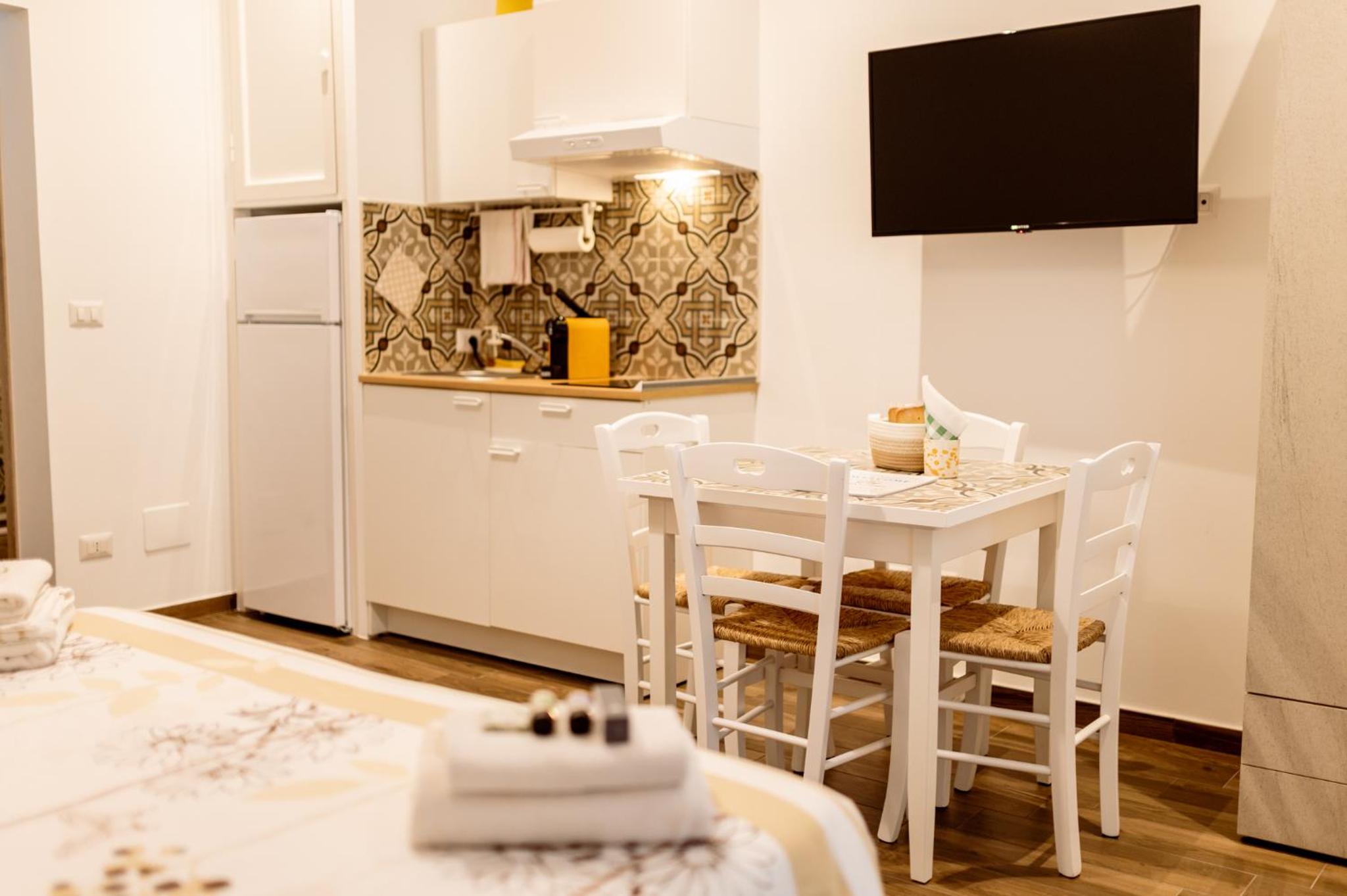 Apartment with Balcony - Photo 36