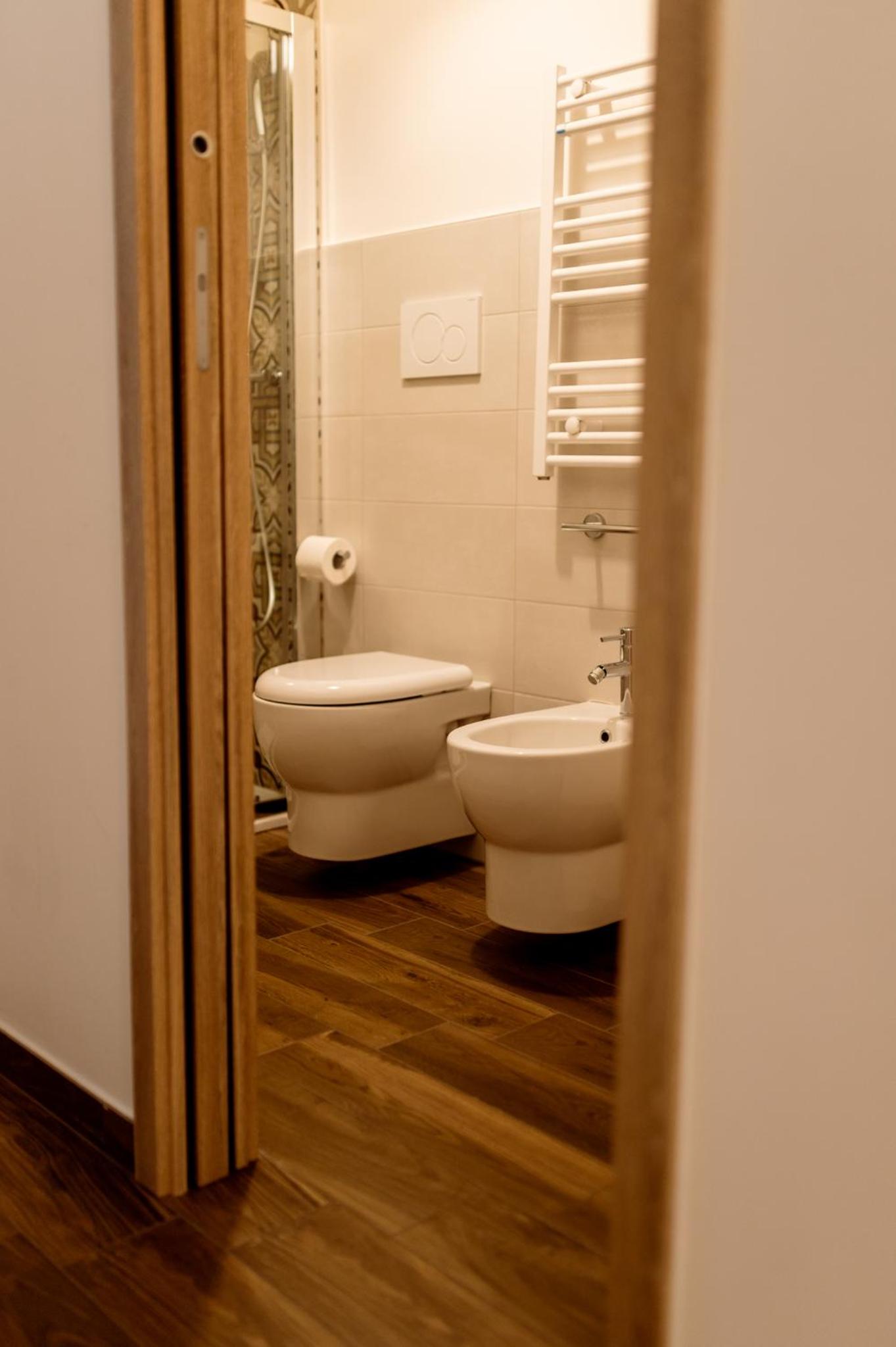 Apartment with Balcony - Photo 7