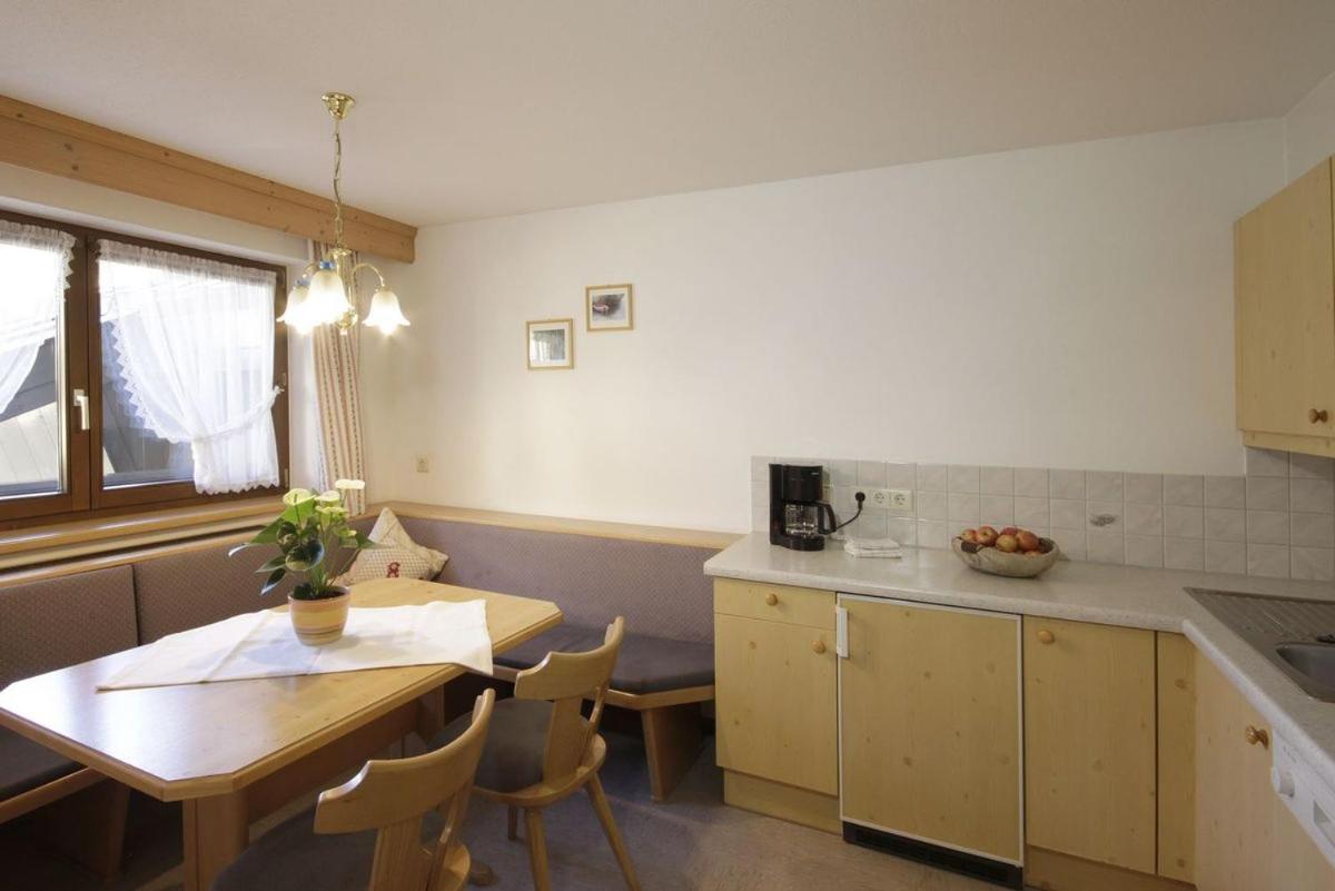 One-Bedroom Apartment photo 3