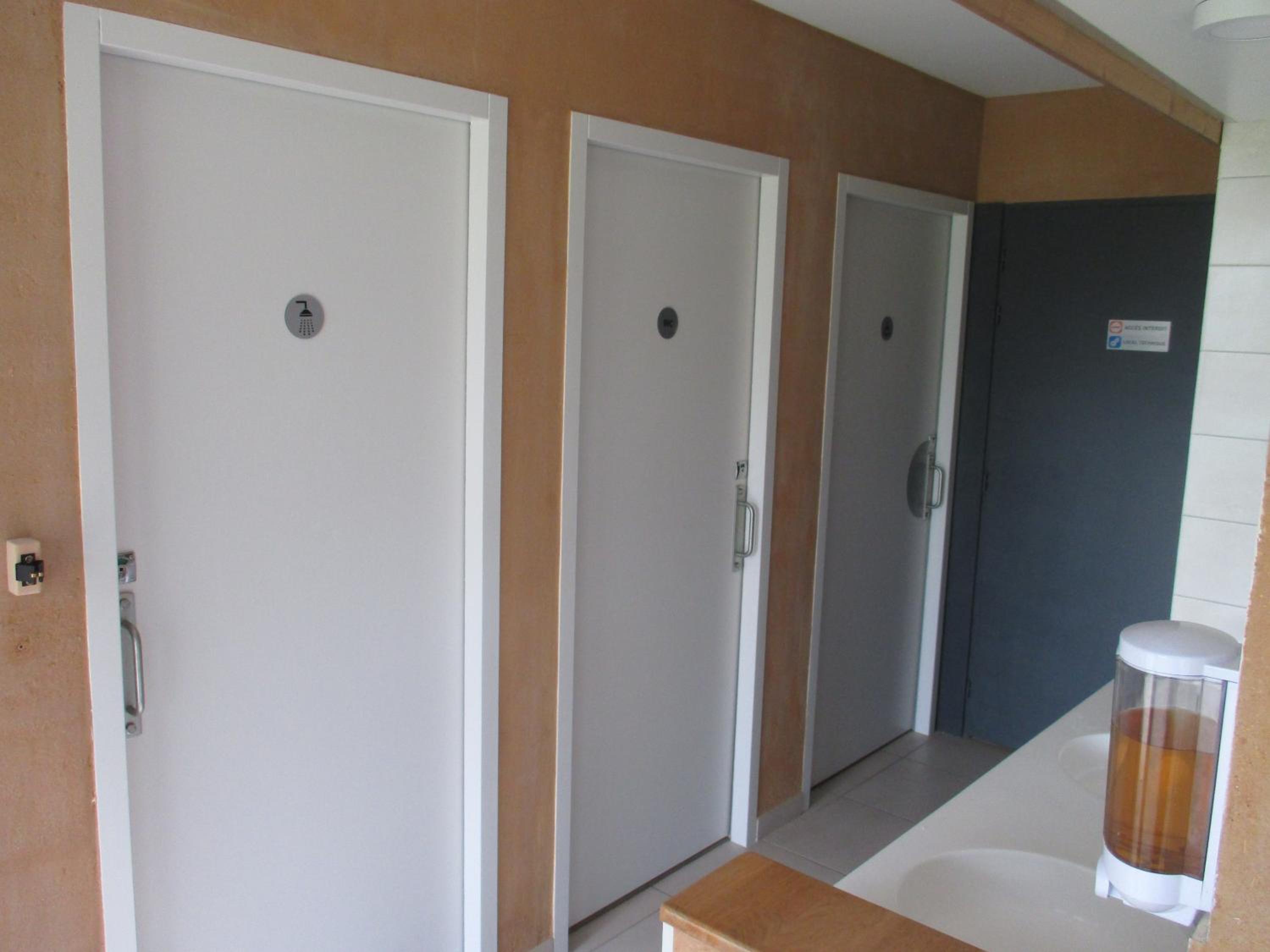 Three-Bedroom House - Photo 2