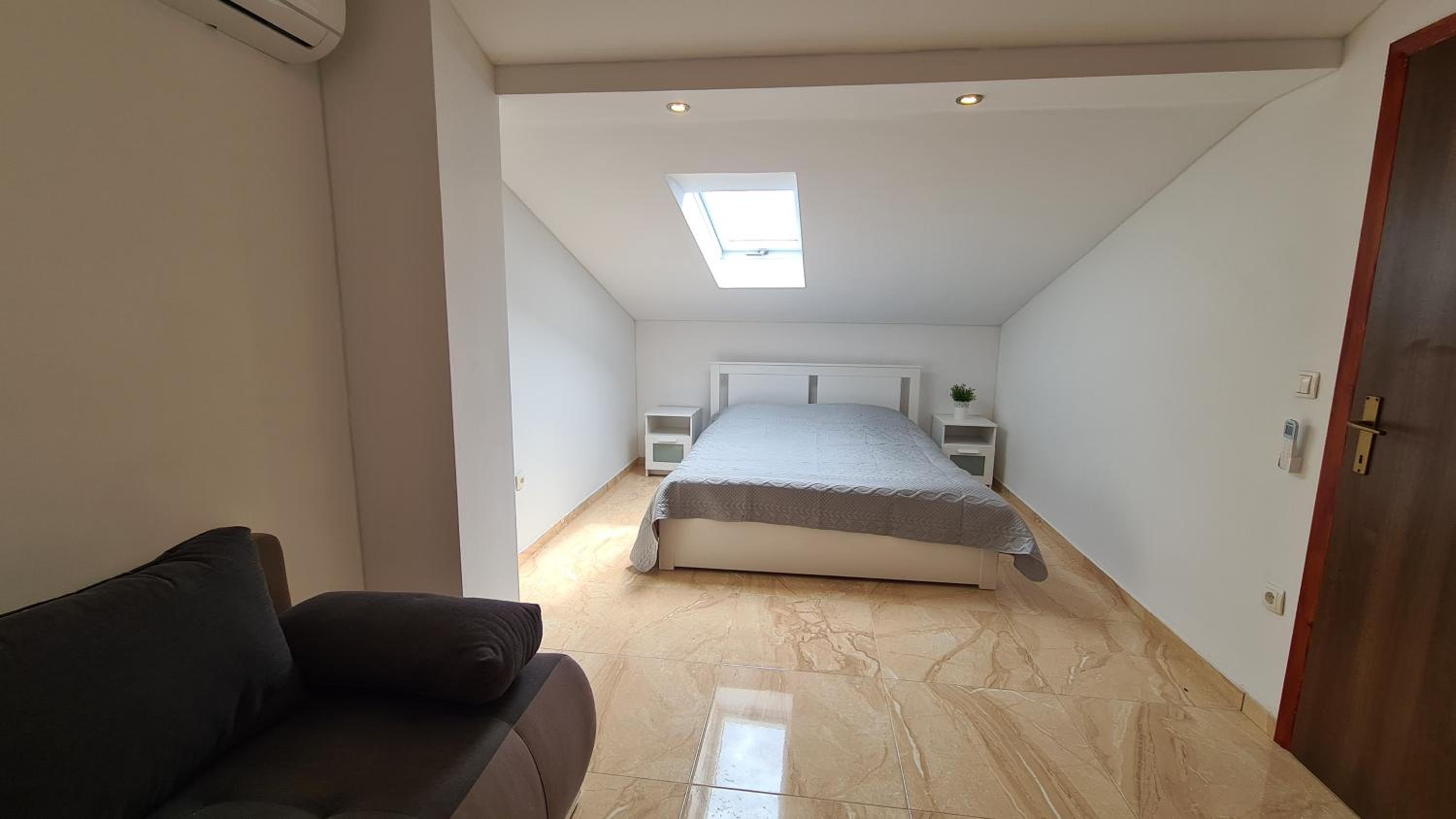 Apartment With Two Bathrooms
