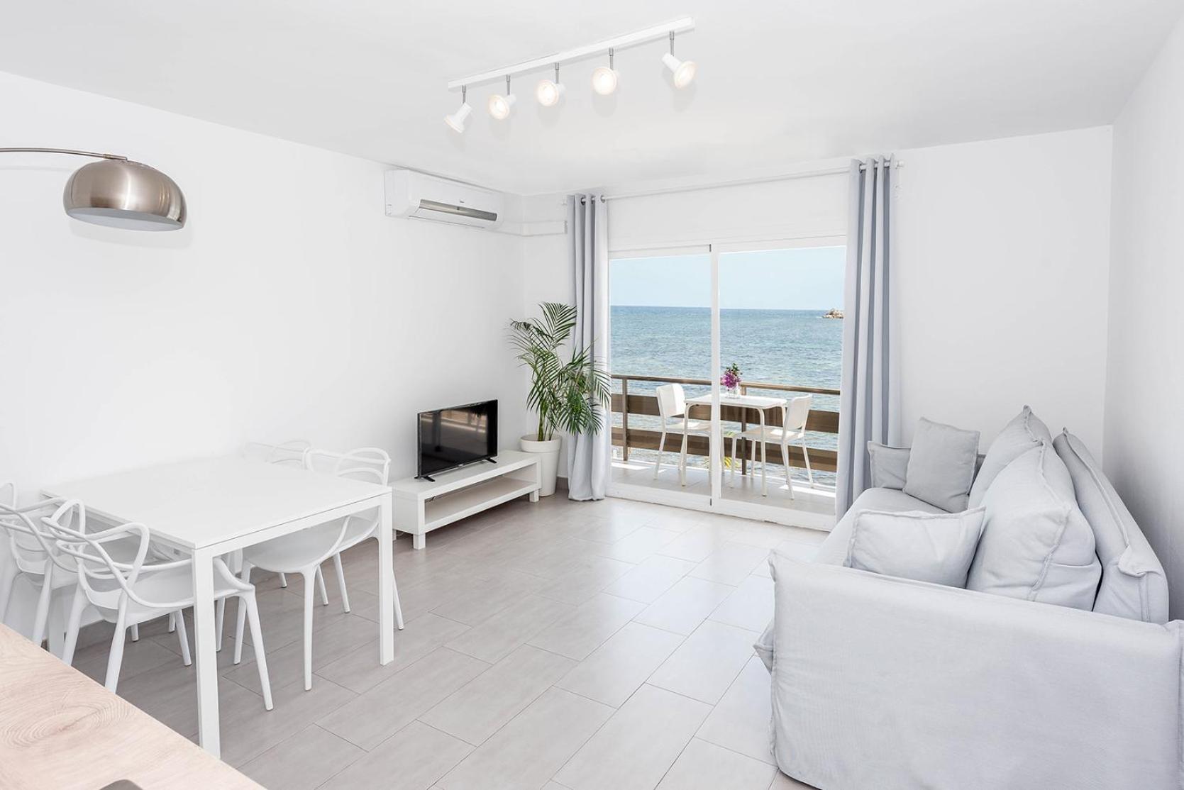 Apartamento de dos habitaciones con vista al mar